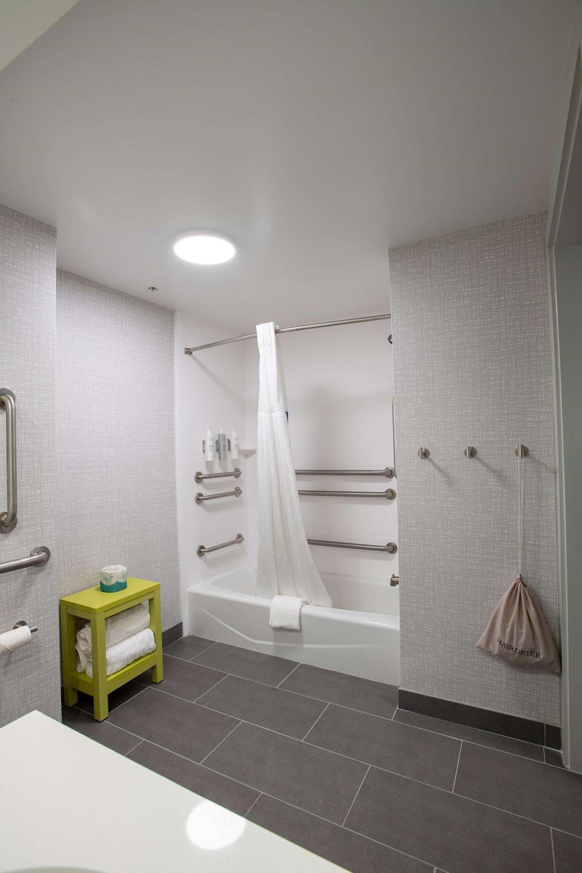 King Room - Mobility Access/Non-Smoking - Photo 6