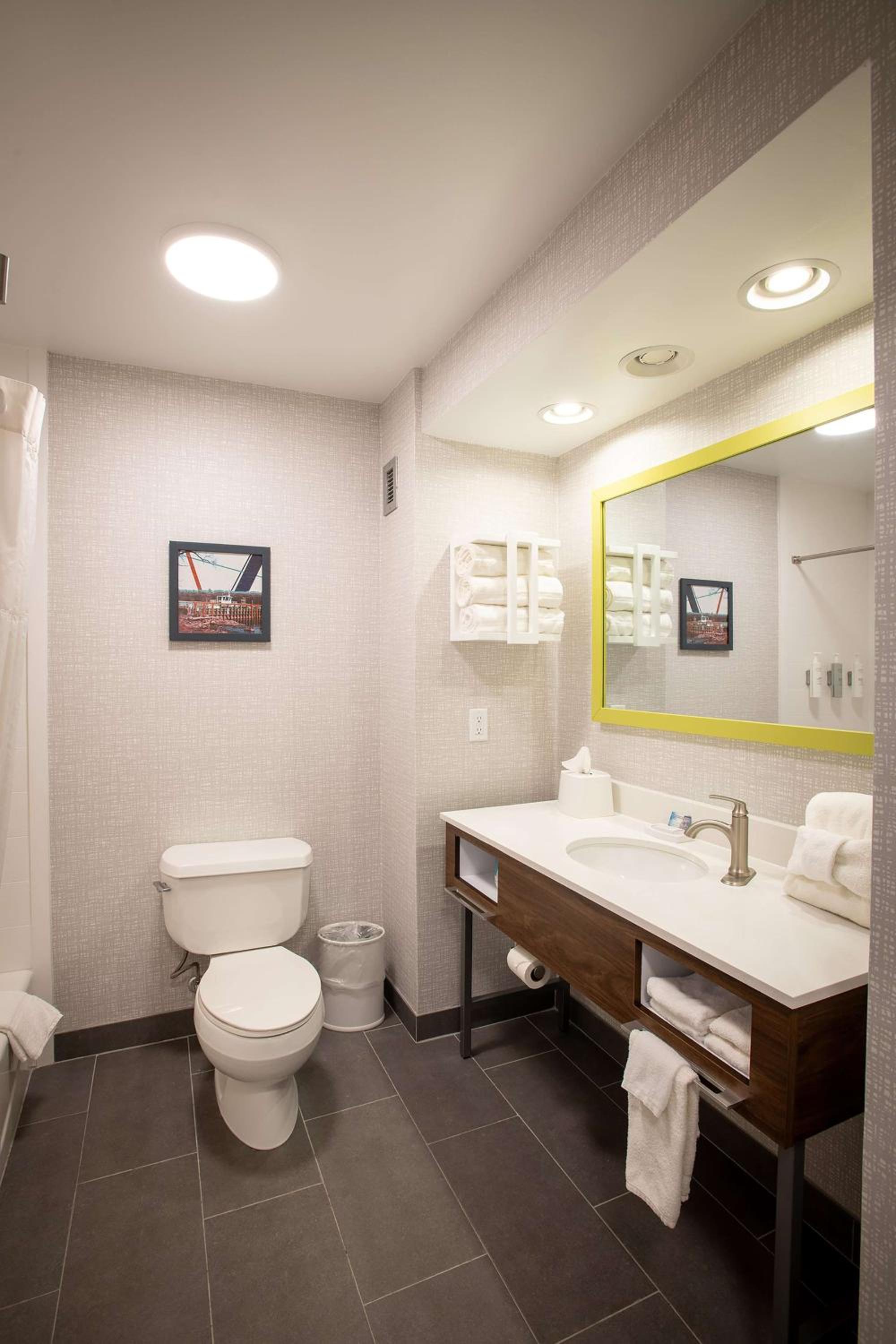 Queen Room with Two Queen Beds - Hearing Access/Non-Smoking - Photo 6