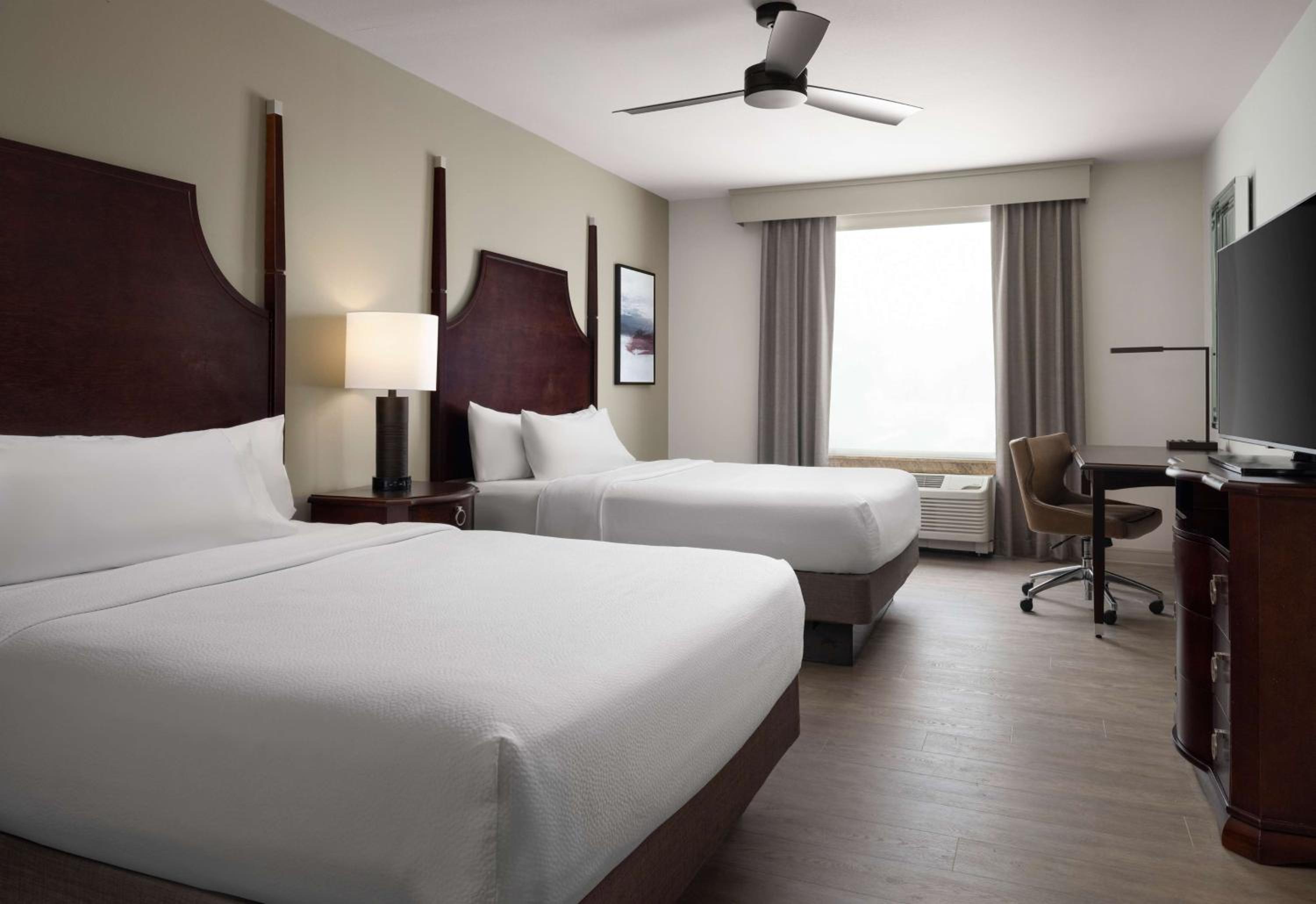 One-Bedroom Queen Suite with Two Queen Beds - Non-Smoking - Photo 8