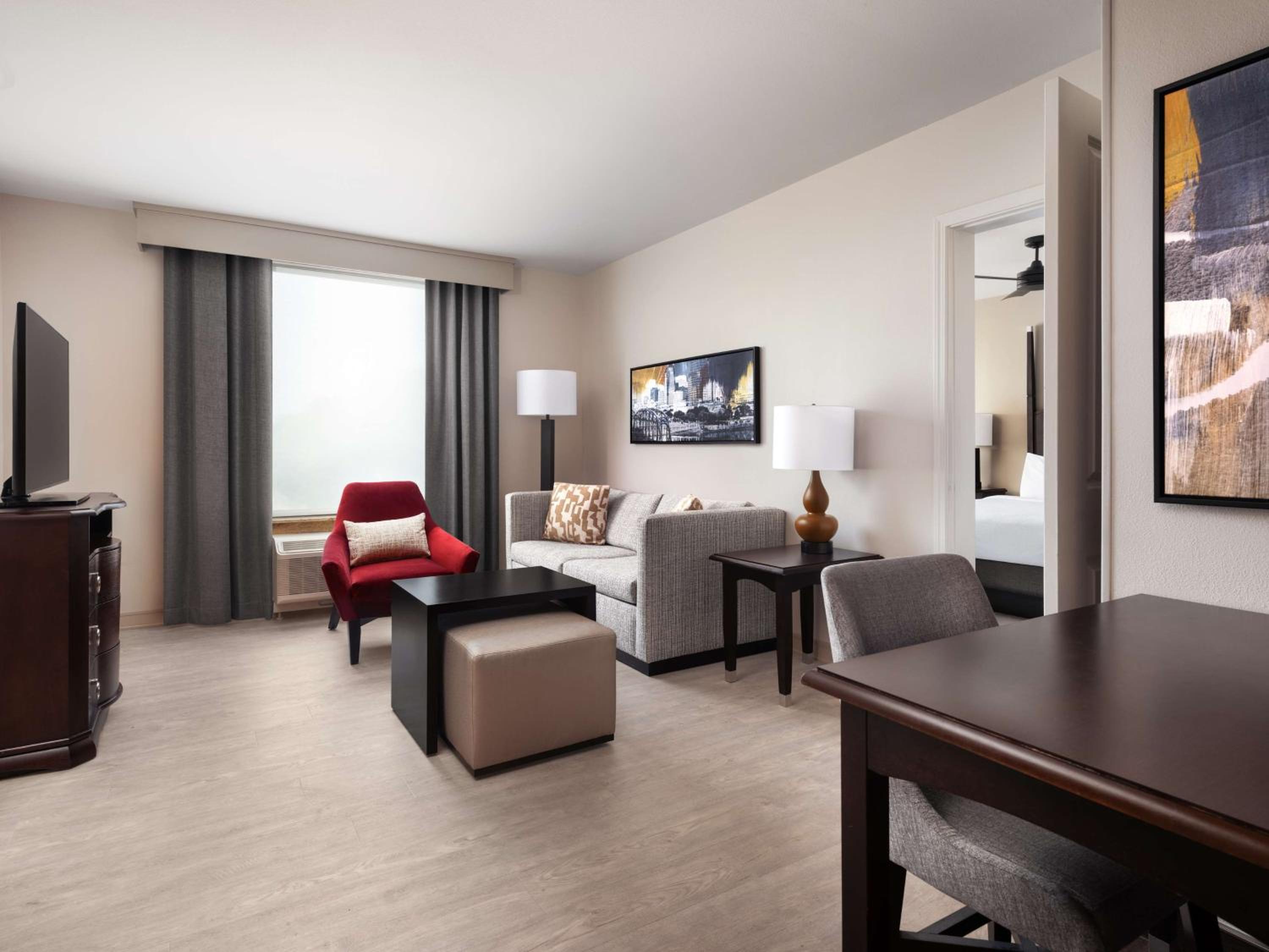 One-Bedroom Queen Suite with Two Queen Beds - Non-Smoking - Photo 7