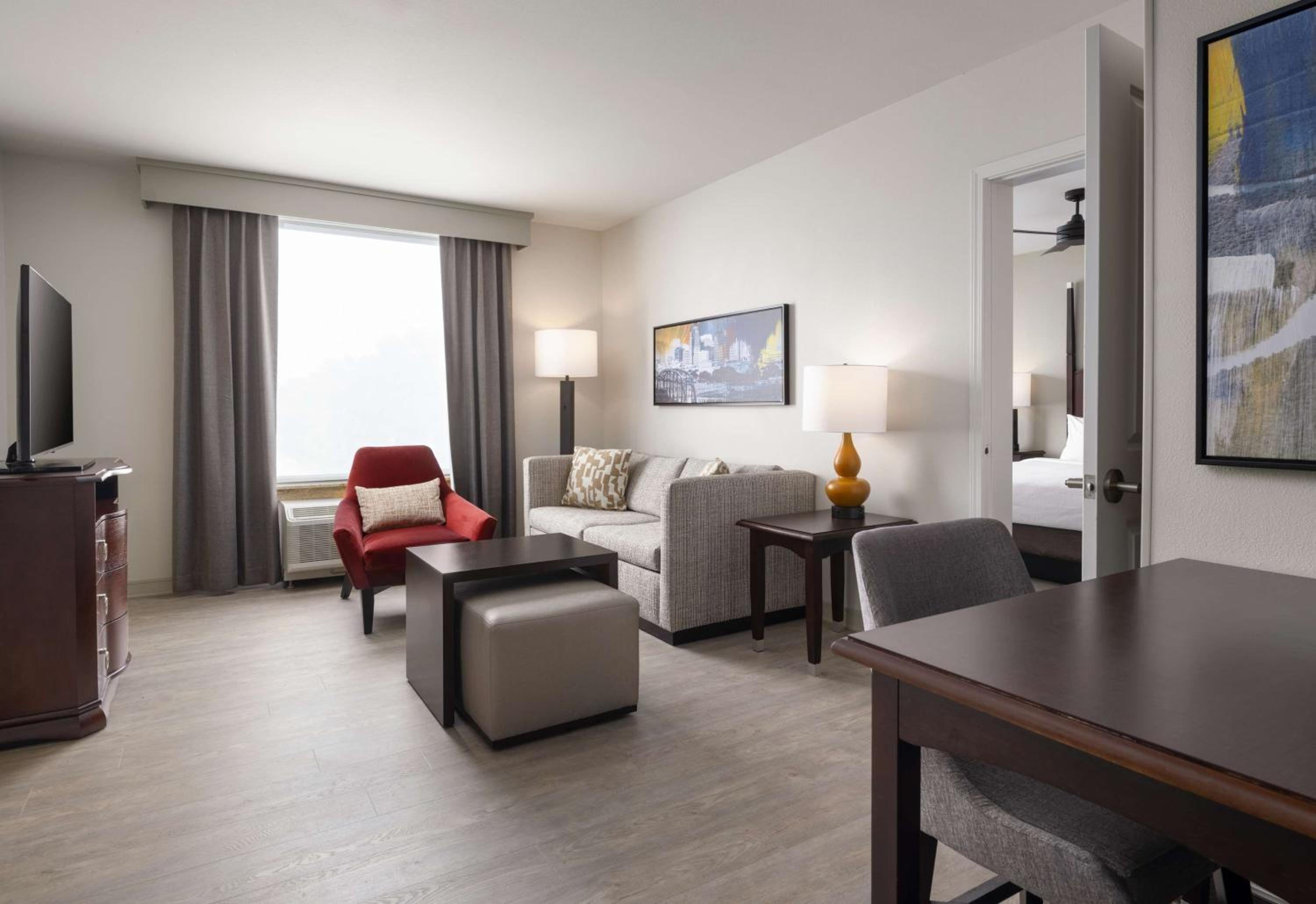 One-Bedroom Queen Suite with Two Queen Beds - Non-Smoking - Photo 6