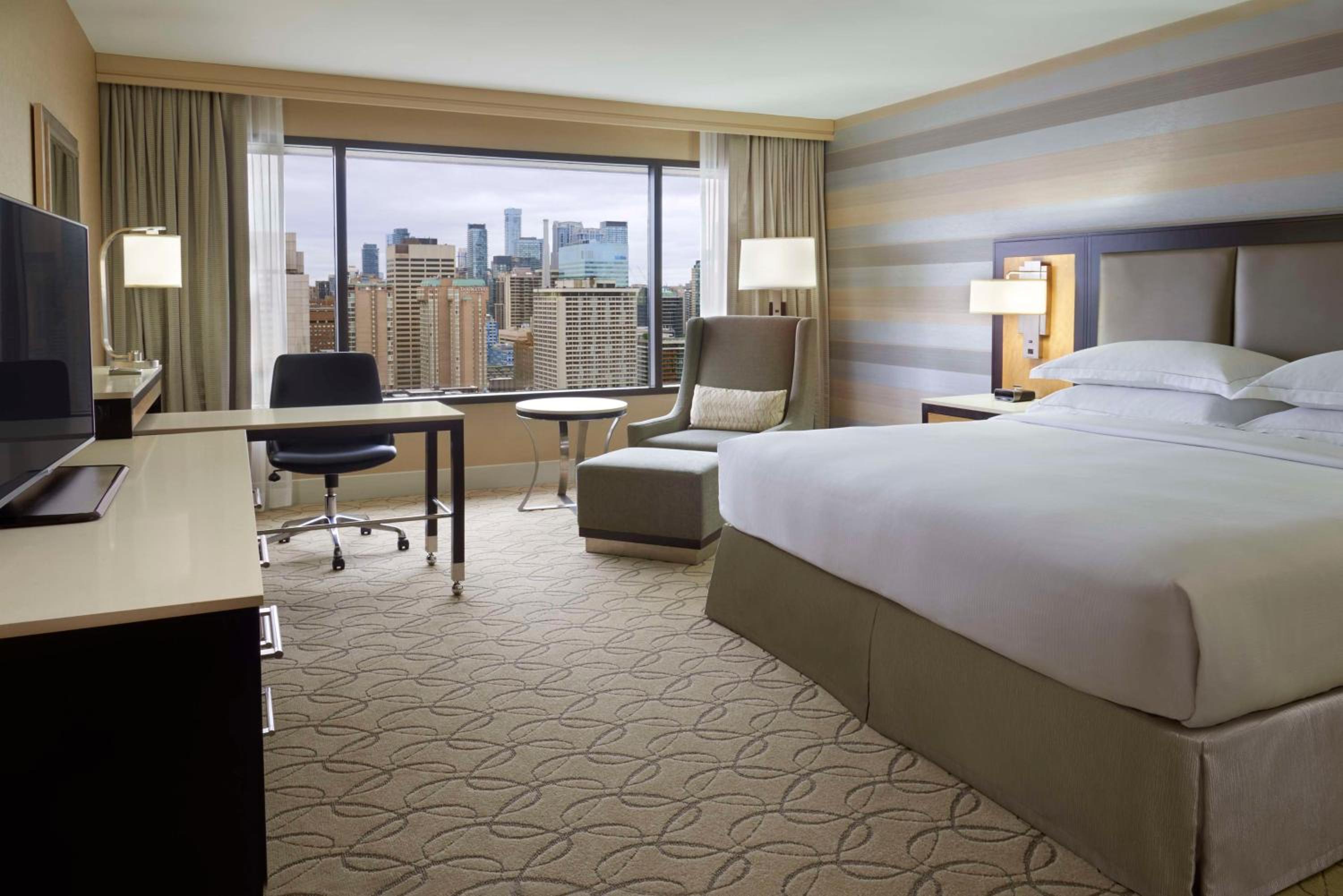 Deluxe King Room - Photo 5