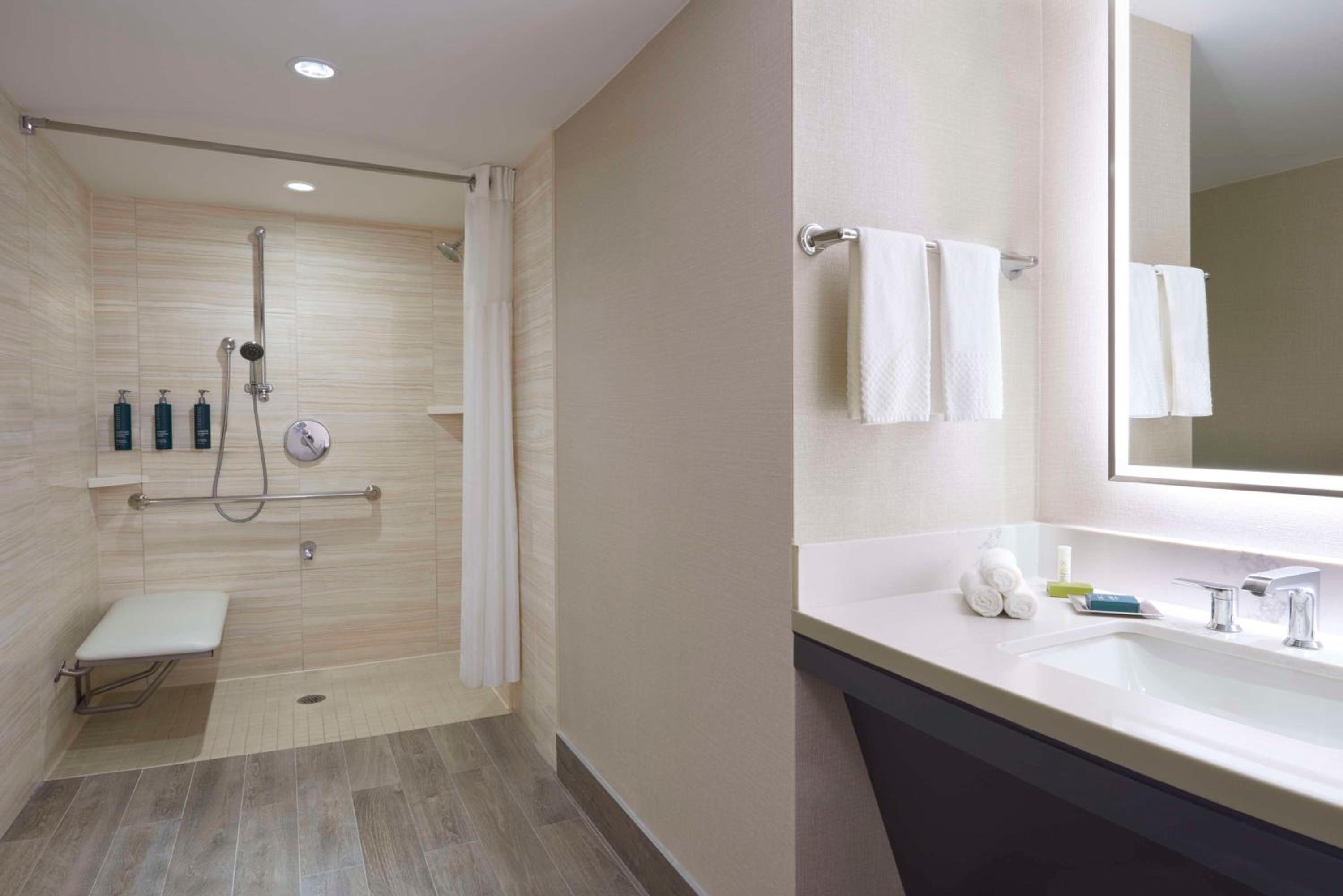 King Suite - Disability Access/Non-Smoking