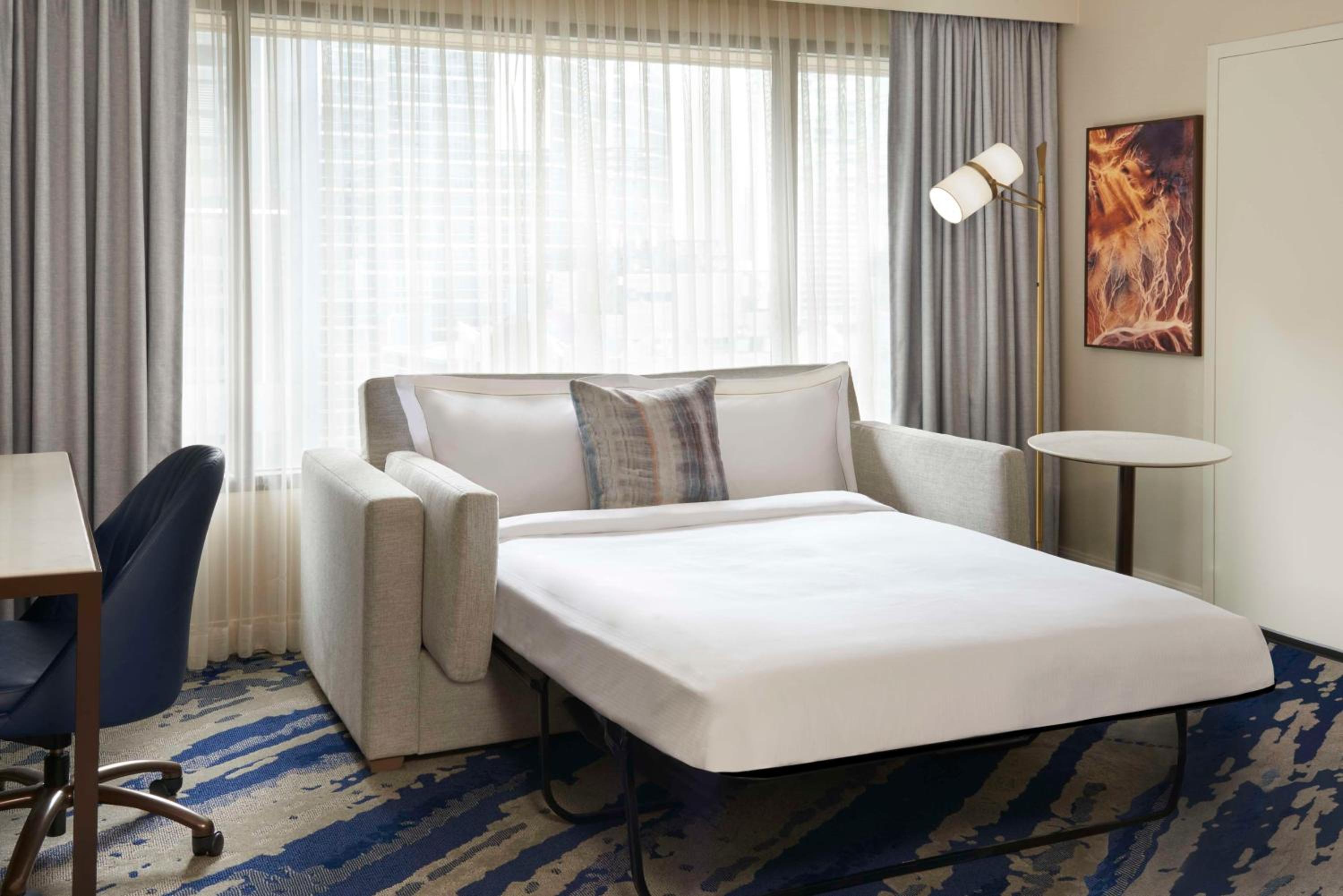King Room with Sofa Bed - Non-Smoking - Photo 3