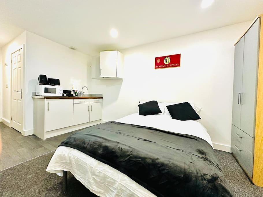 One-Bedroom Apartment photo 1