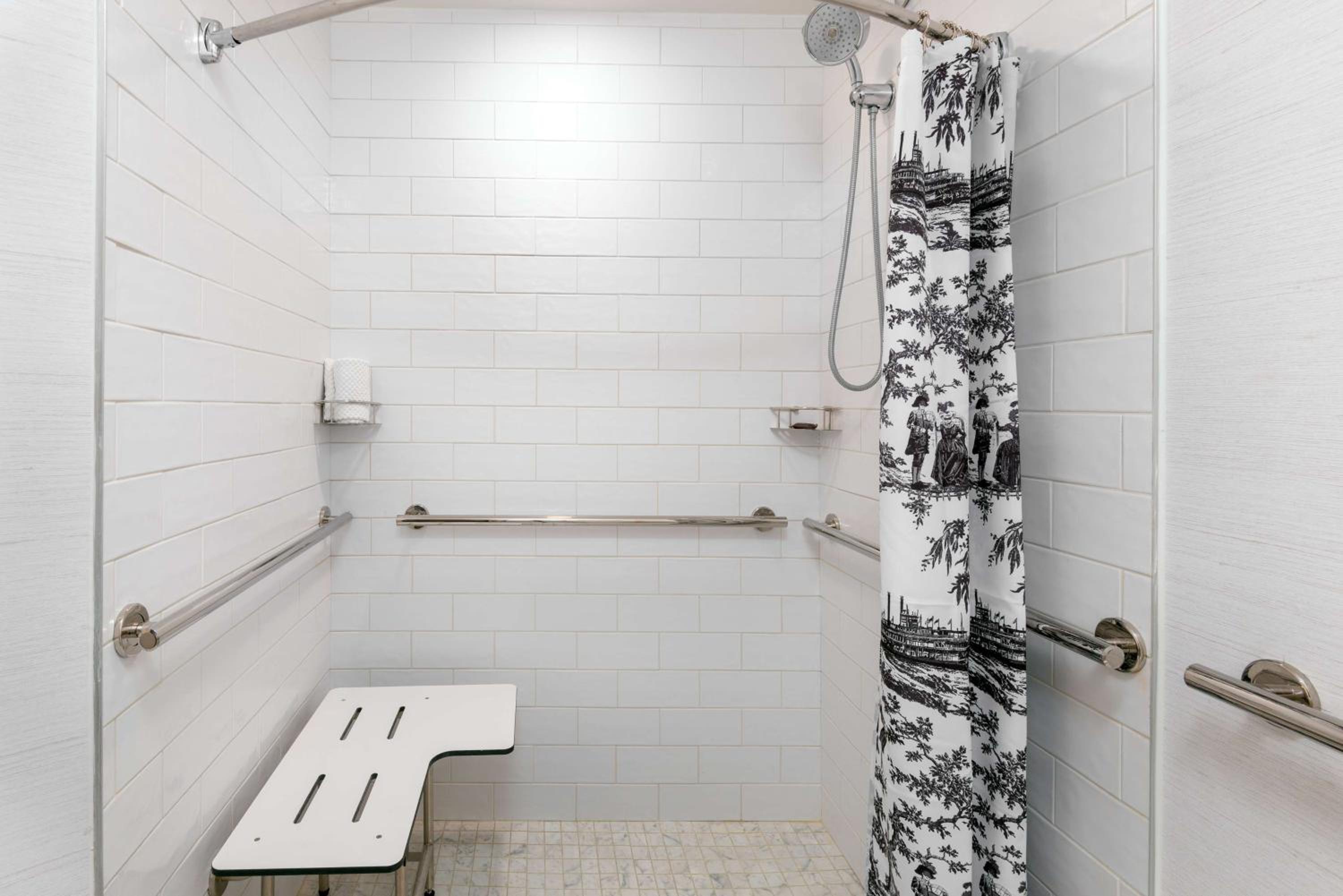 Standard King Room with Roll In Shower - Disability Access - Photo 3