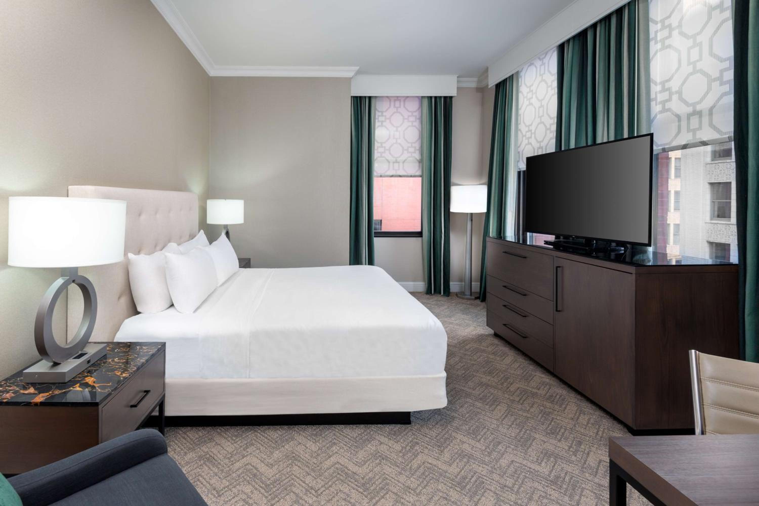 Premium King Room - Photo 1