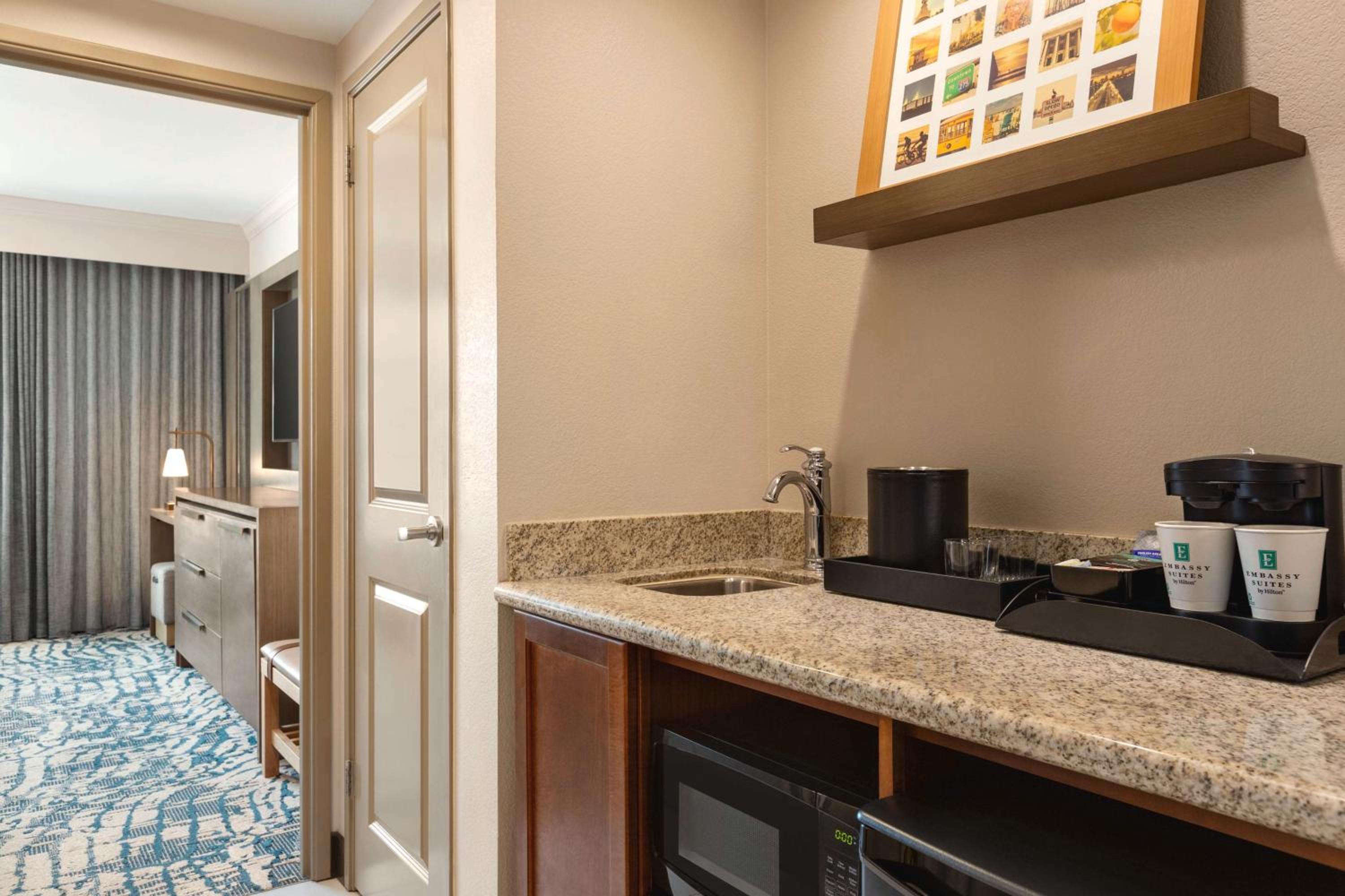 Suite with Two Queen Beds and City View - Non-Smoking - Photo 1