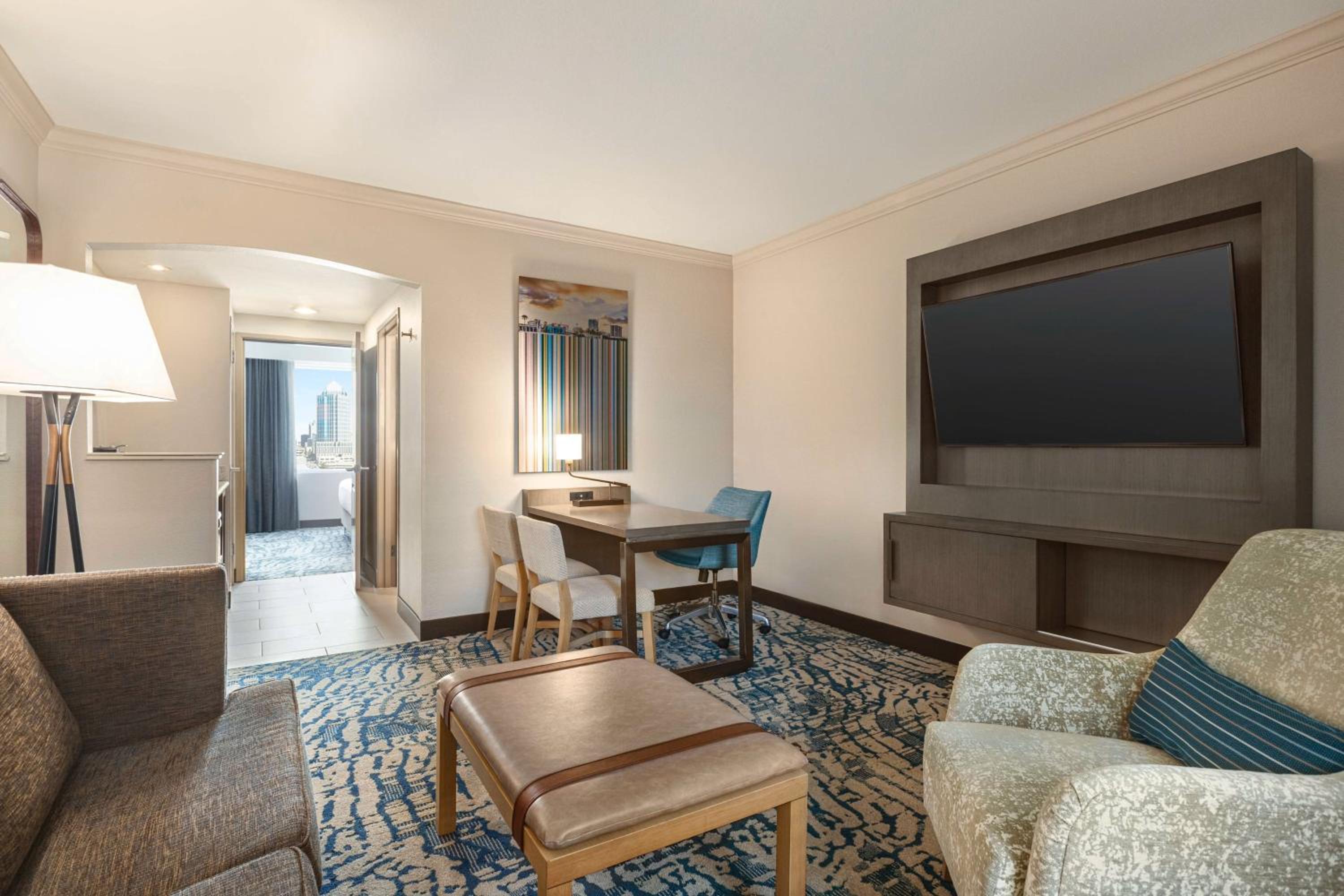 Two-Room King Suite - Non-Smoking - Photo 5