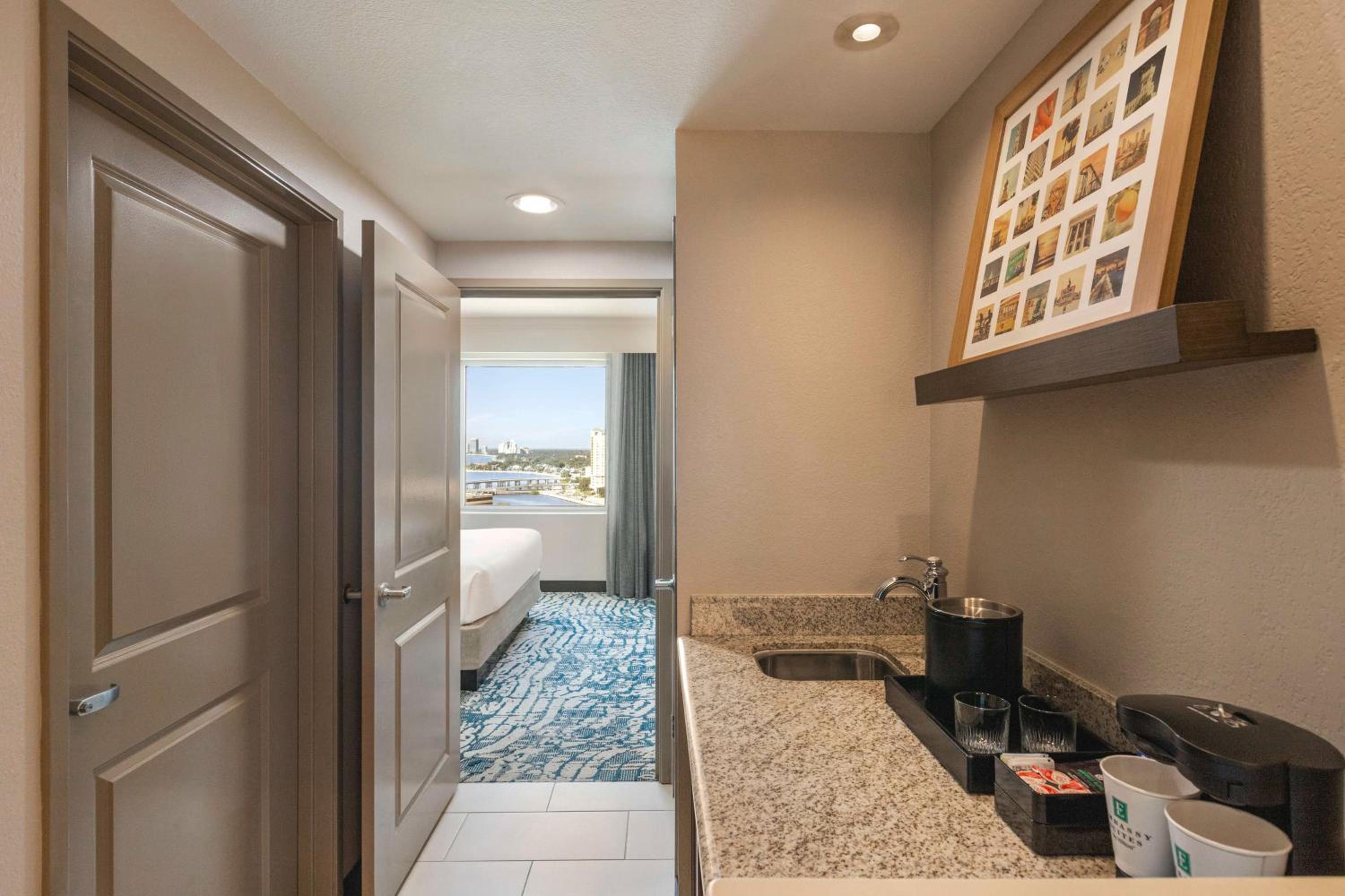 King Suite with Water View - Non-Smoking - Photo 1