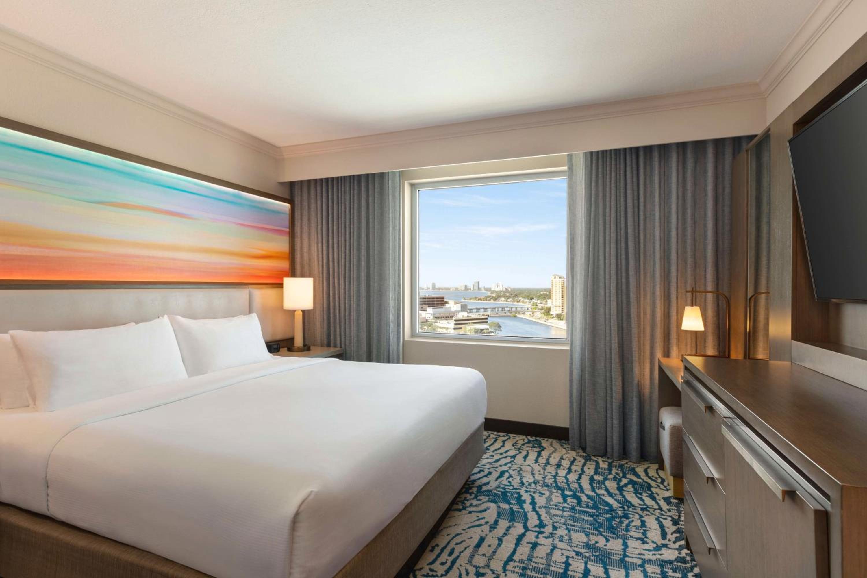 King Suite with Water View - Non-Smoking - Photo 3