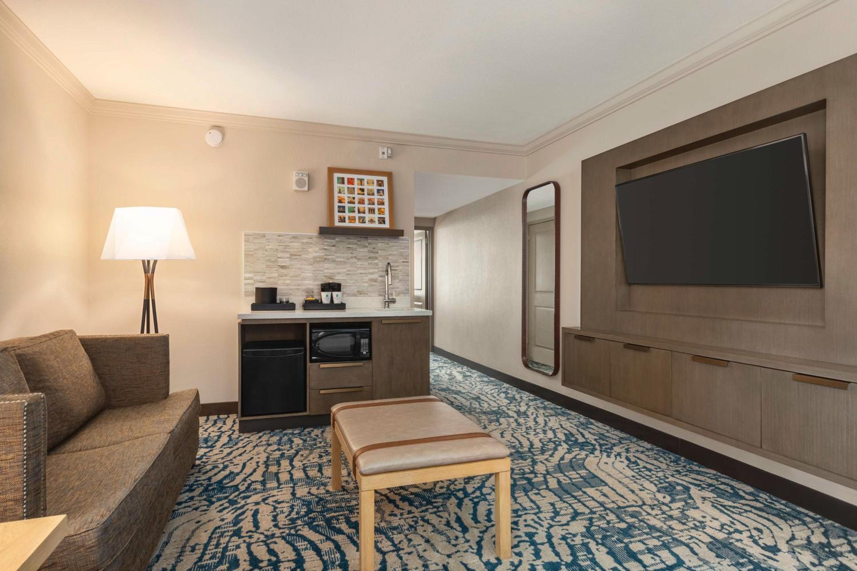 King Corner Suite - Hearing Accessible - Photo 4