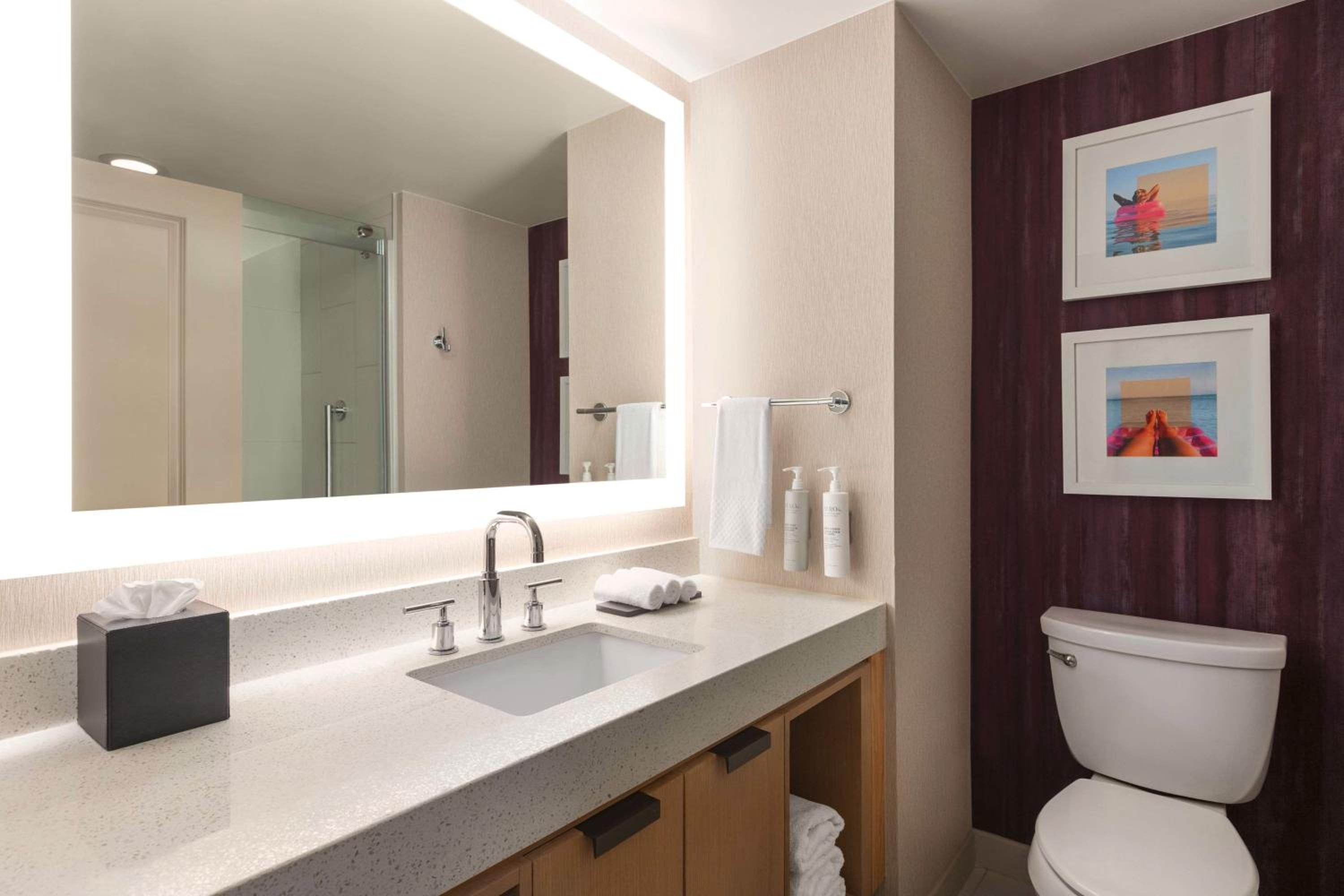 Two-Room King Suite - Non-Smoking - Photo 2