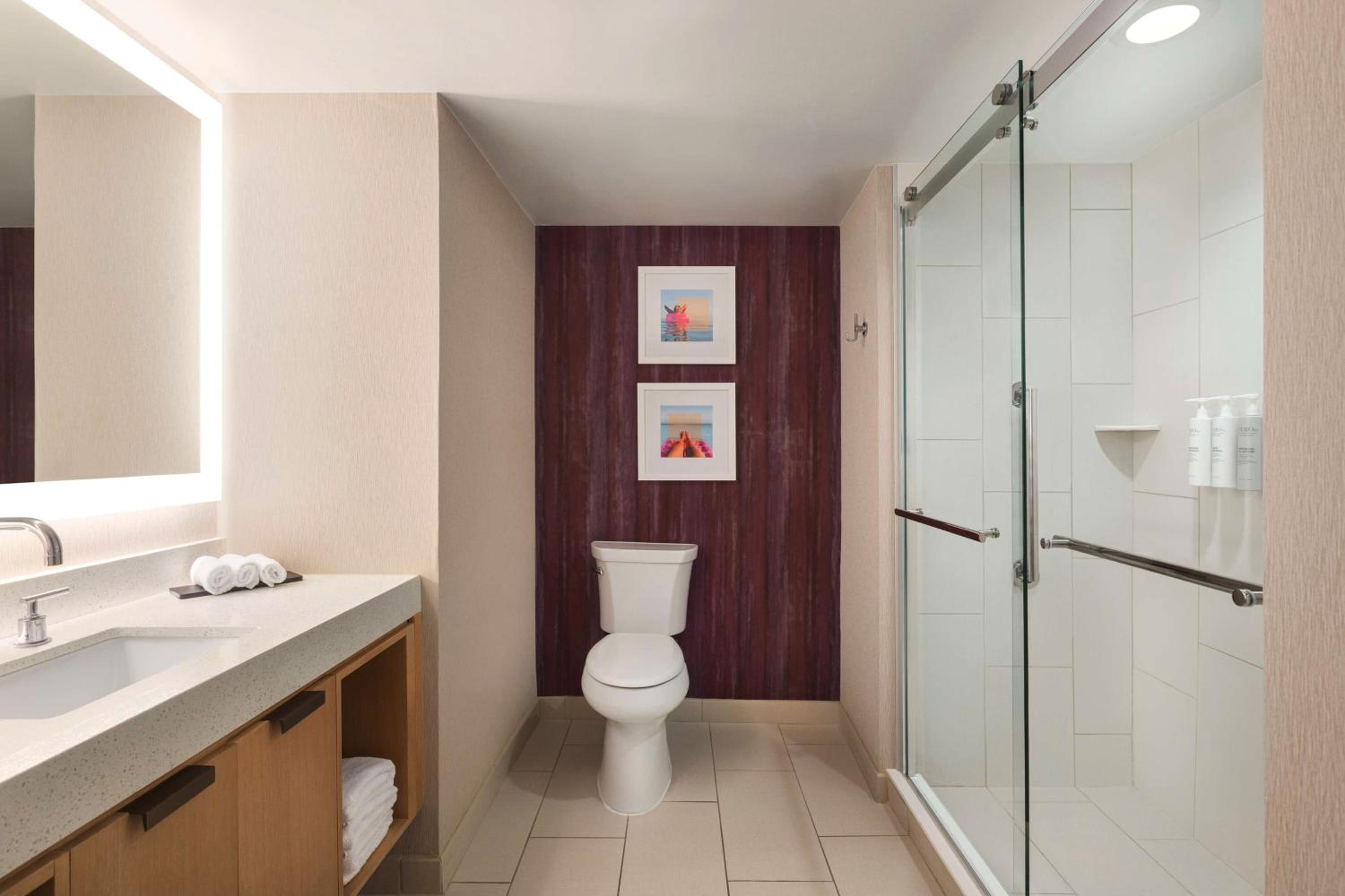King Corner Suite - Hearing Accessible - Photo 2