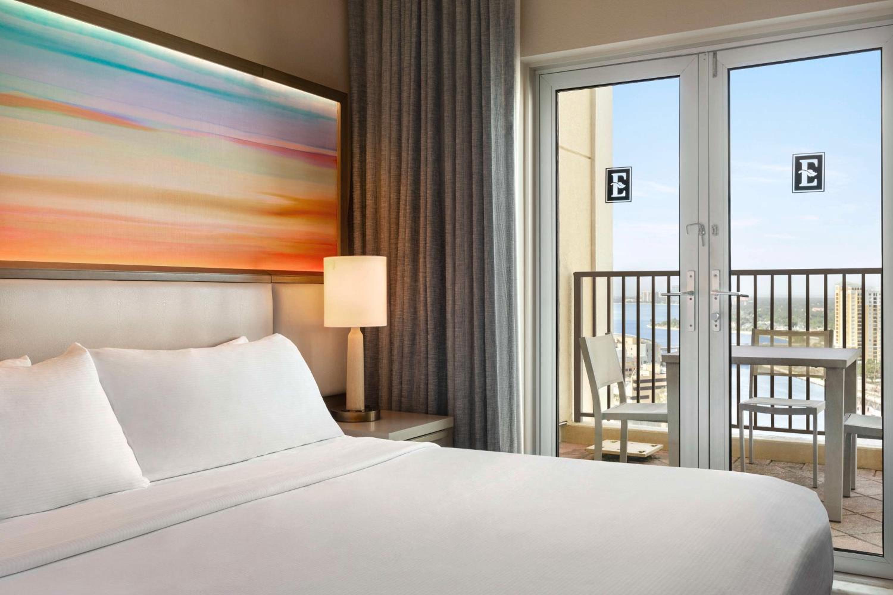 King Suite with Bay View - Non-Smoking - Photo 4