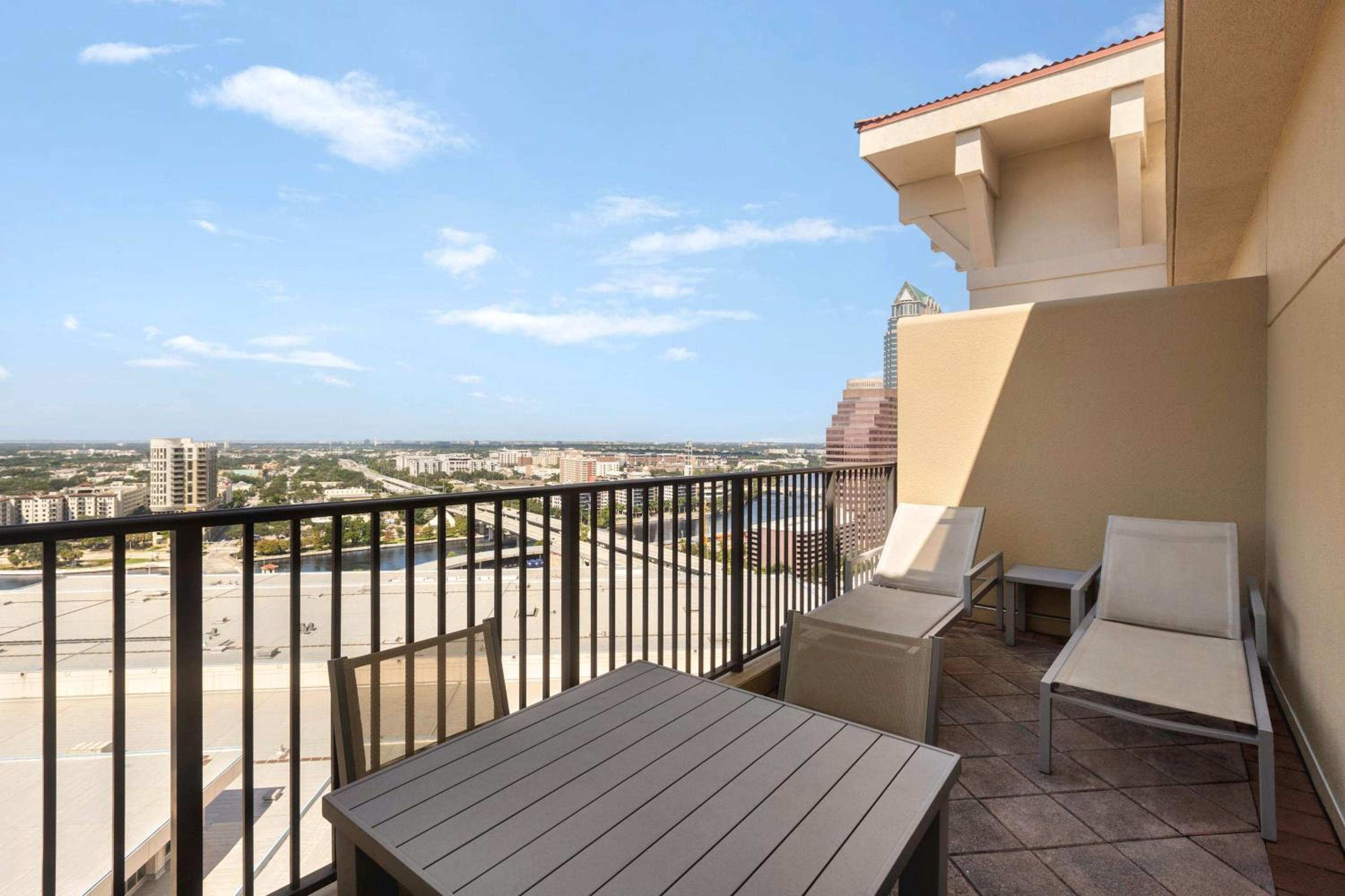 King Suite with Bay View - Non-Smoking - Photo 5