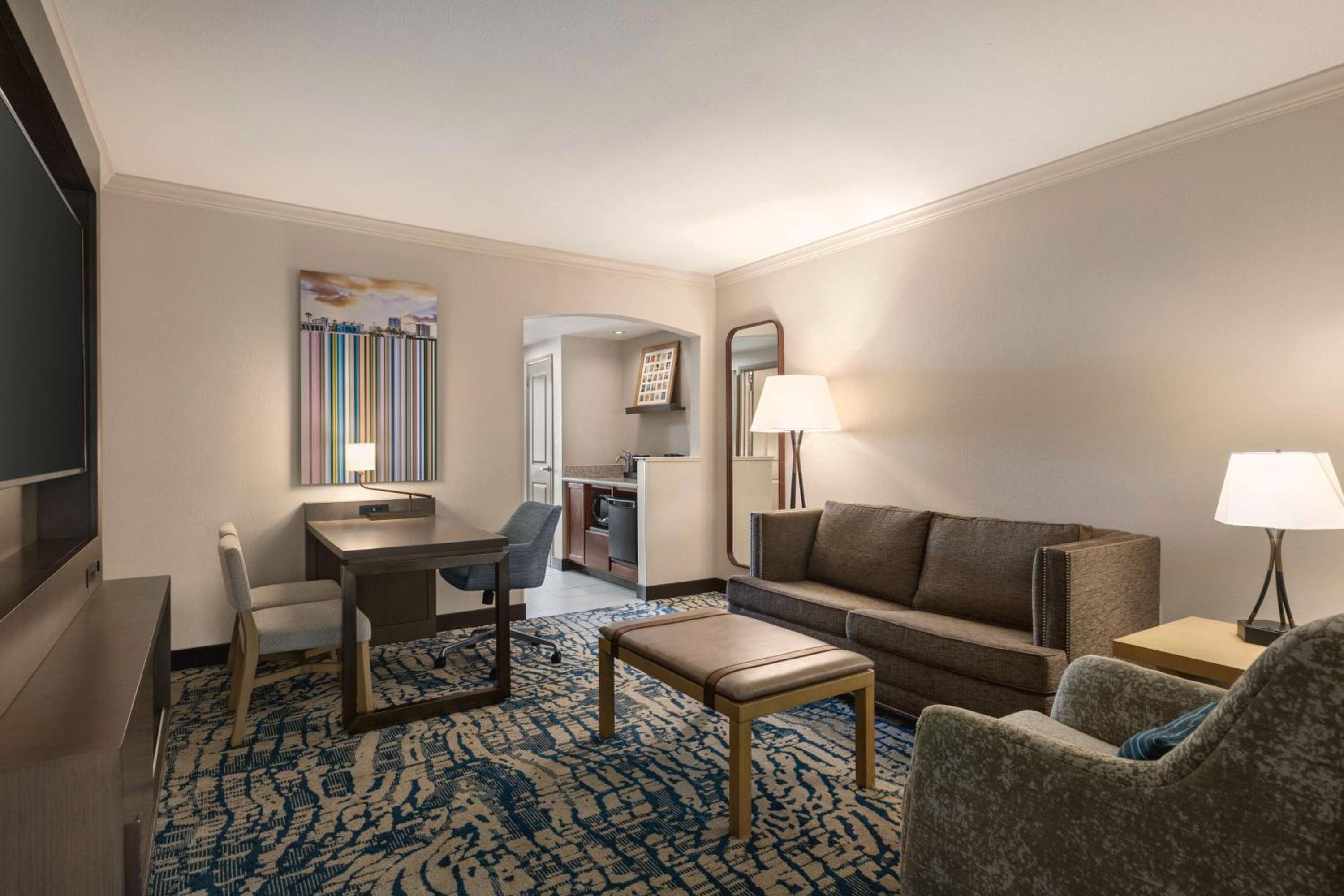 King Suite with Water View - Non-Smoking - Photo 5
