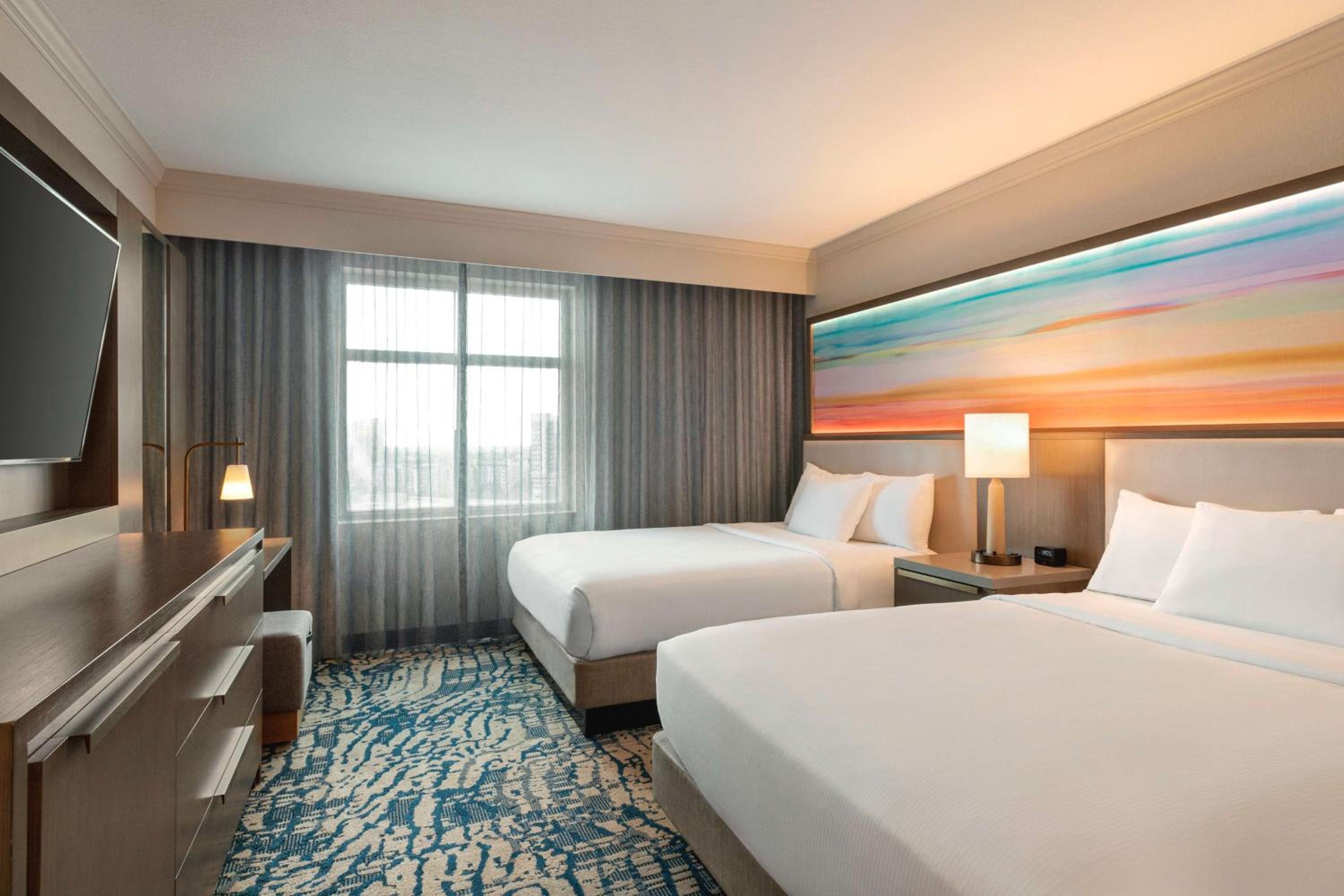 Suite with Two Queen Beds and Bay View - Non-Smoking - Photo 4
