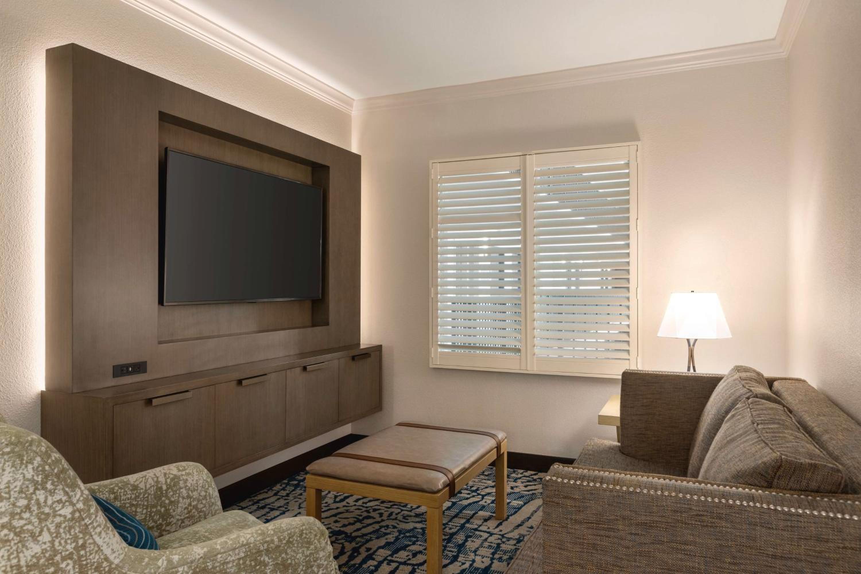 King Suite - Non-Smoking - Photo 1