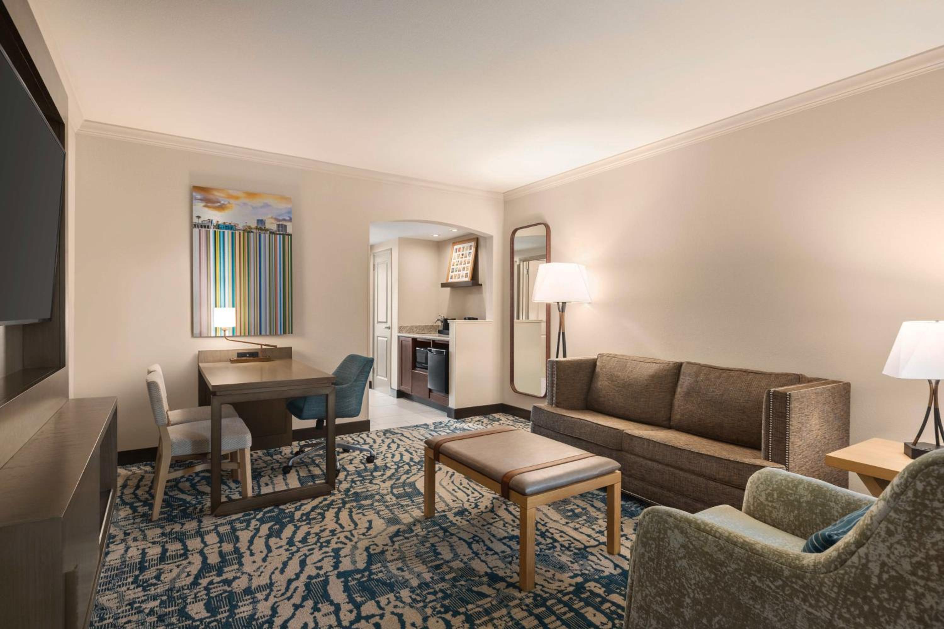 Suite with Two Queen Beds and City View - Non-Smoking - Photo 5