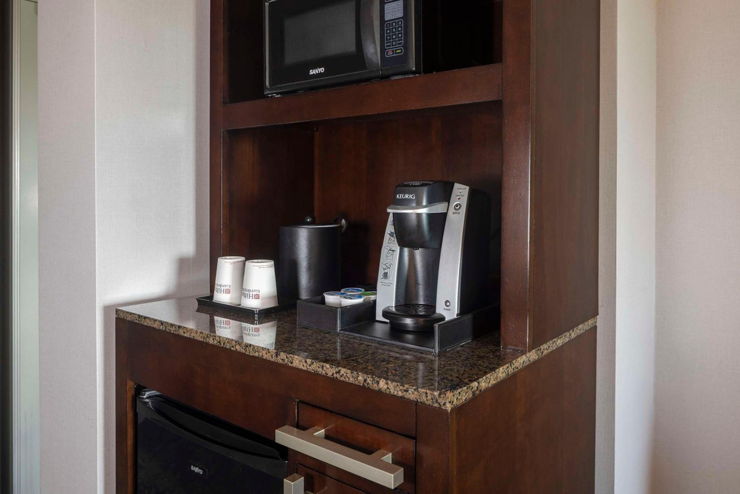 King Room with Microwave/Fridge - Photo 6