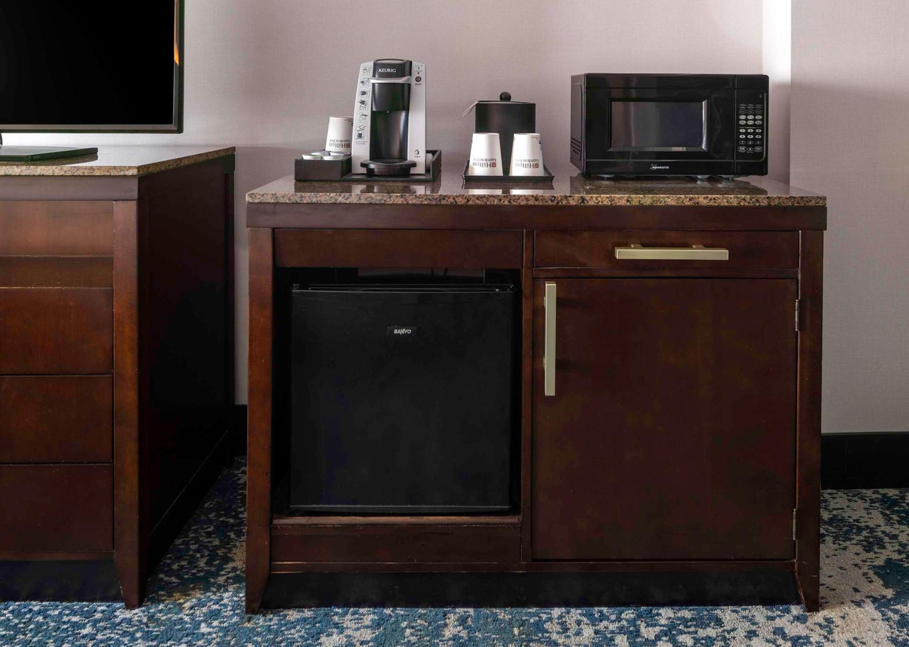 King Room with Microwave/Fridge - Photo 16