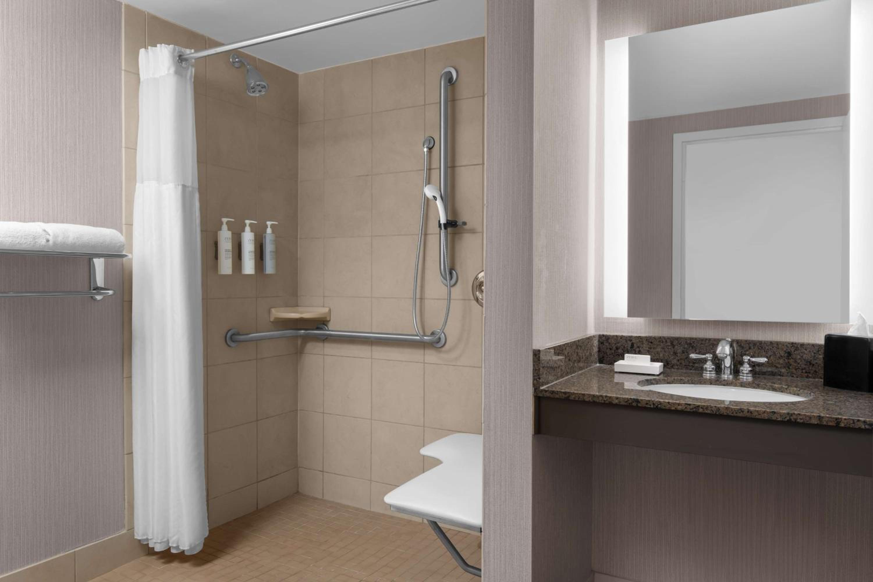 King Room - Disability Access - Photo 12