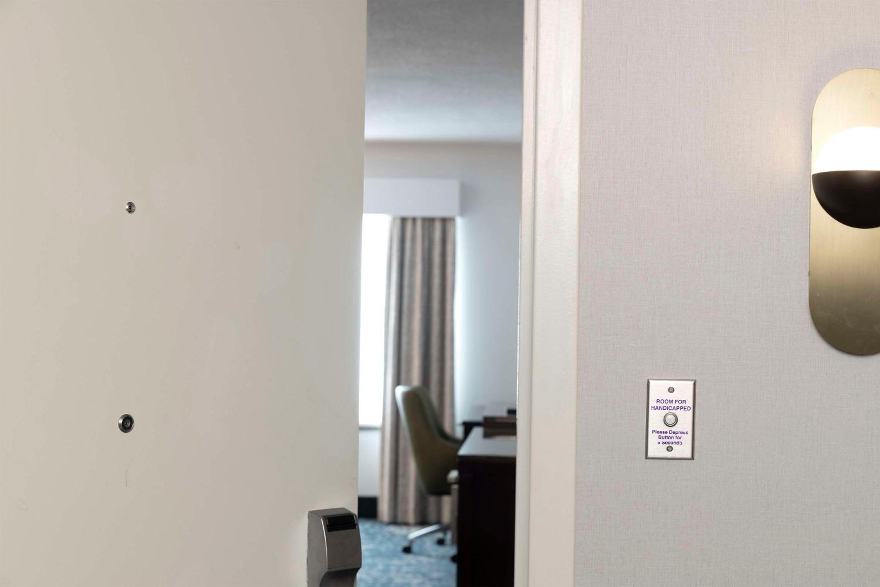 King Room - Disability Access - Photo 11