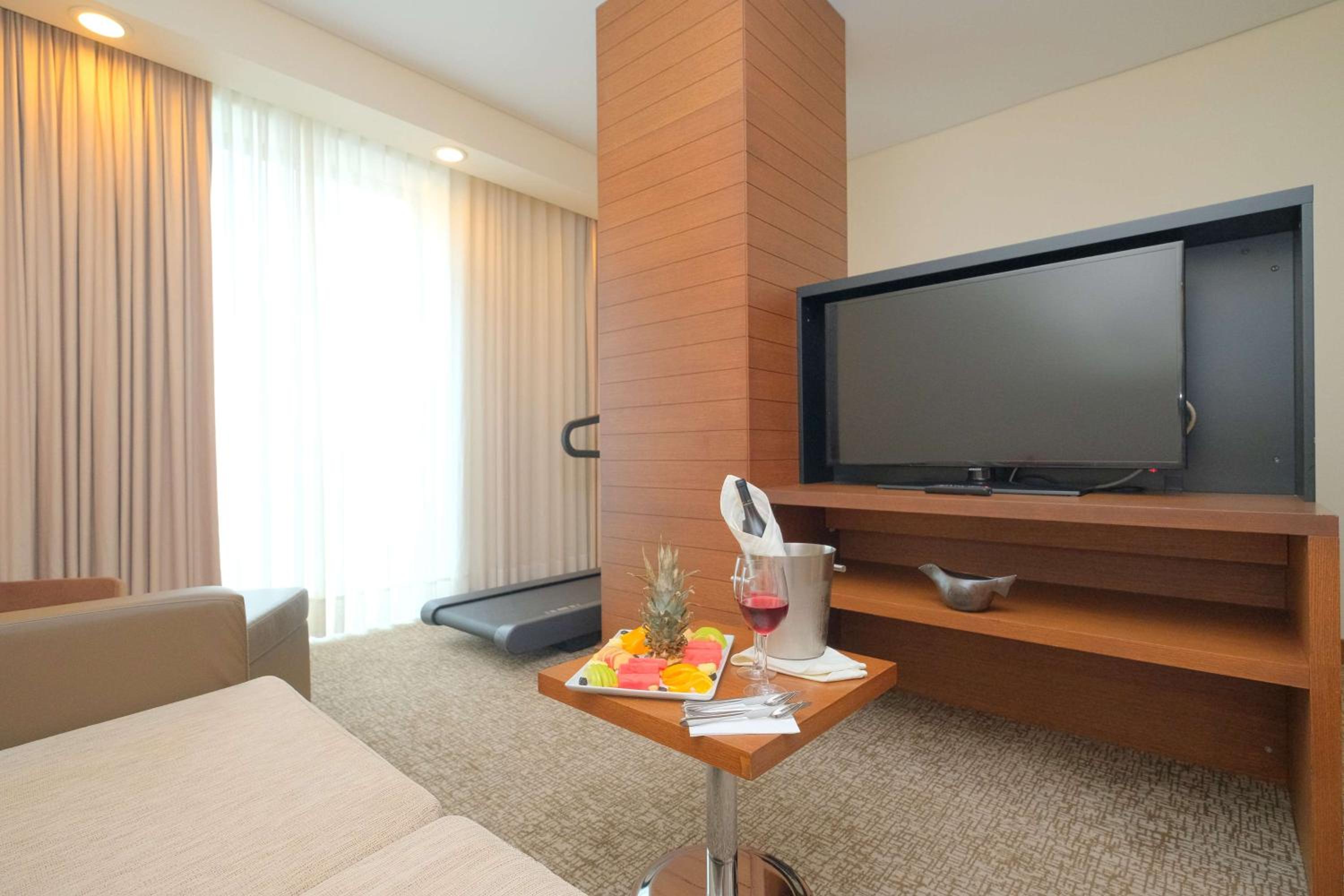 Queen Room with Sofa & Fridge - Non Smoking