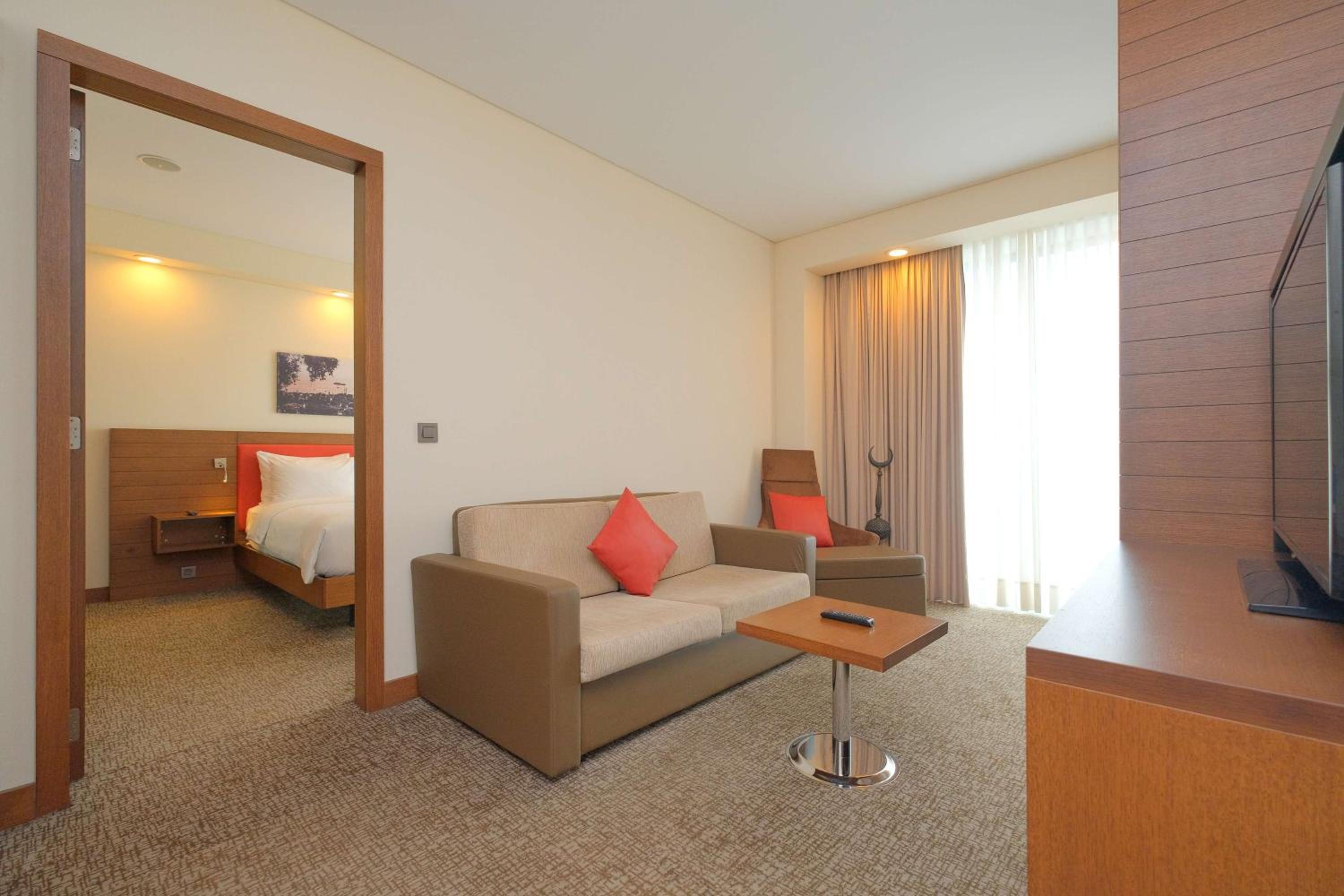 Queen Room with Sofa & Fridge - Non Smoking