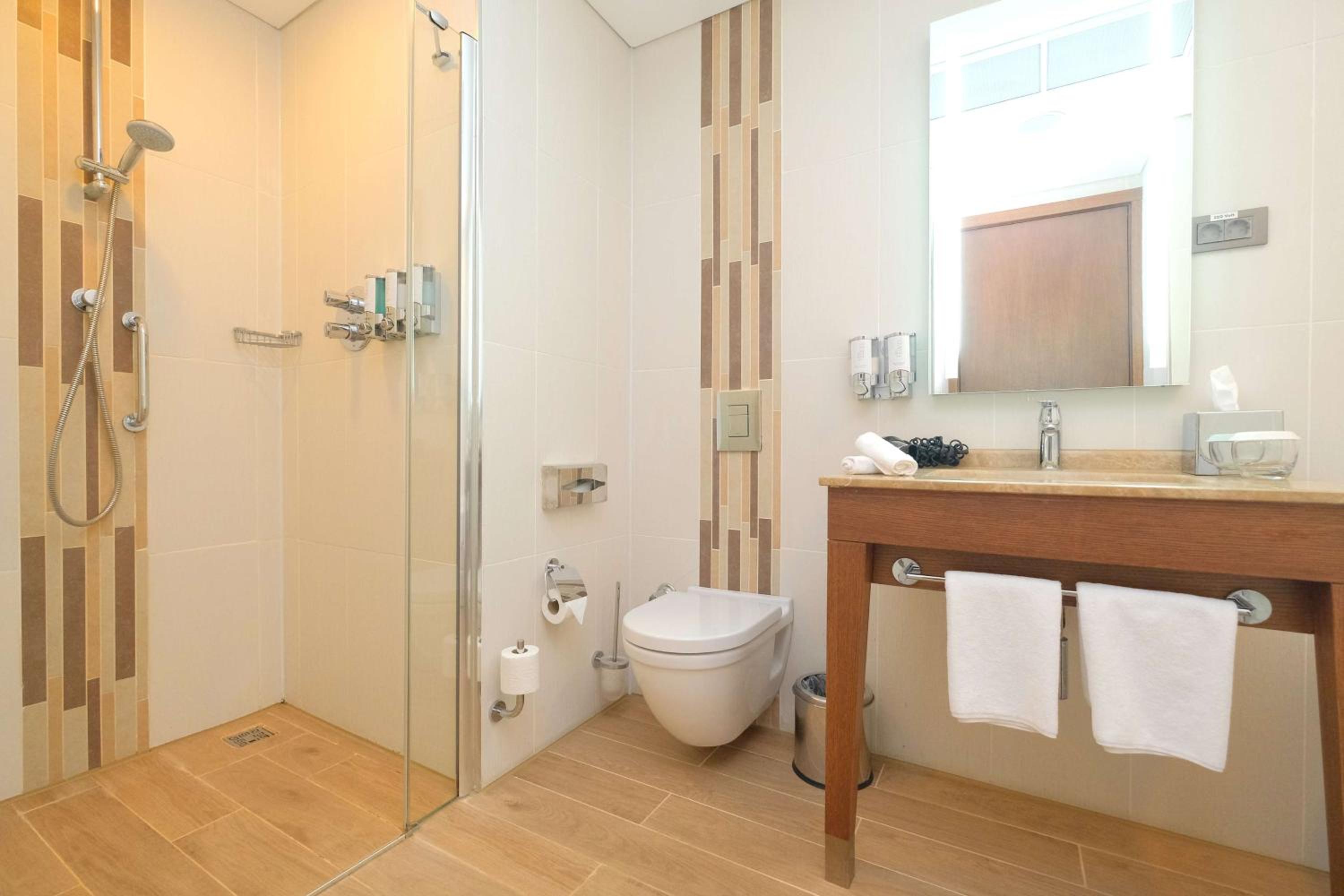 Queen Room with Sofa & Fridge - Non Smoking