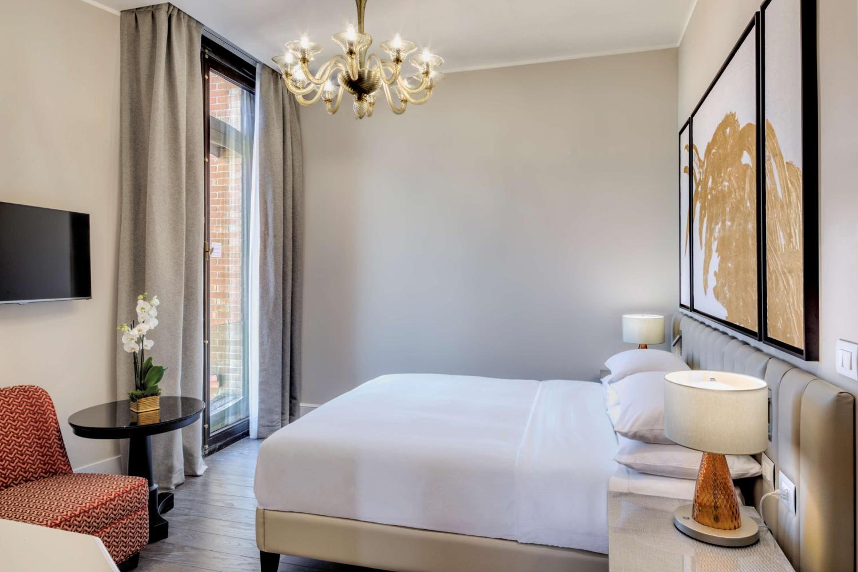 Queen Molino Superior Room