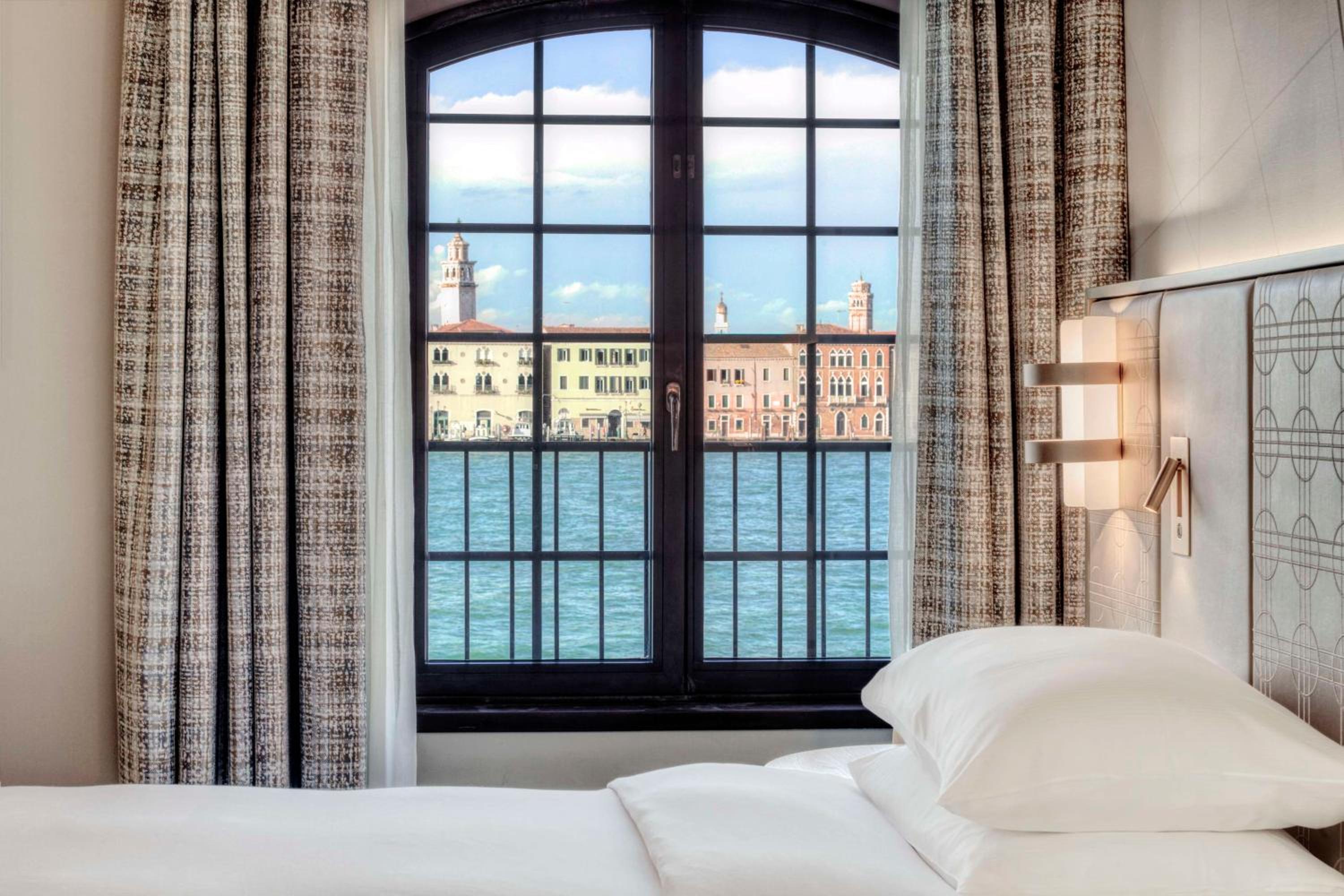 Executive Twin Room with City View