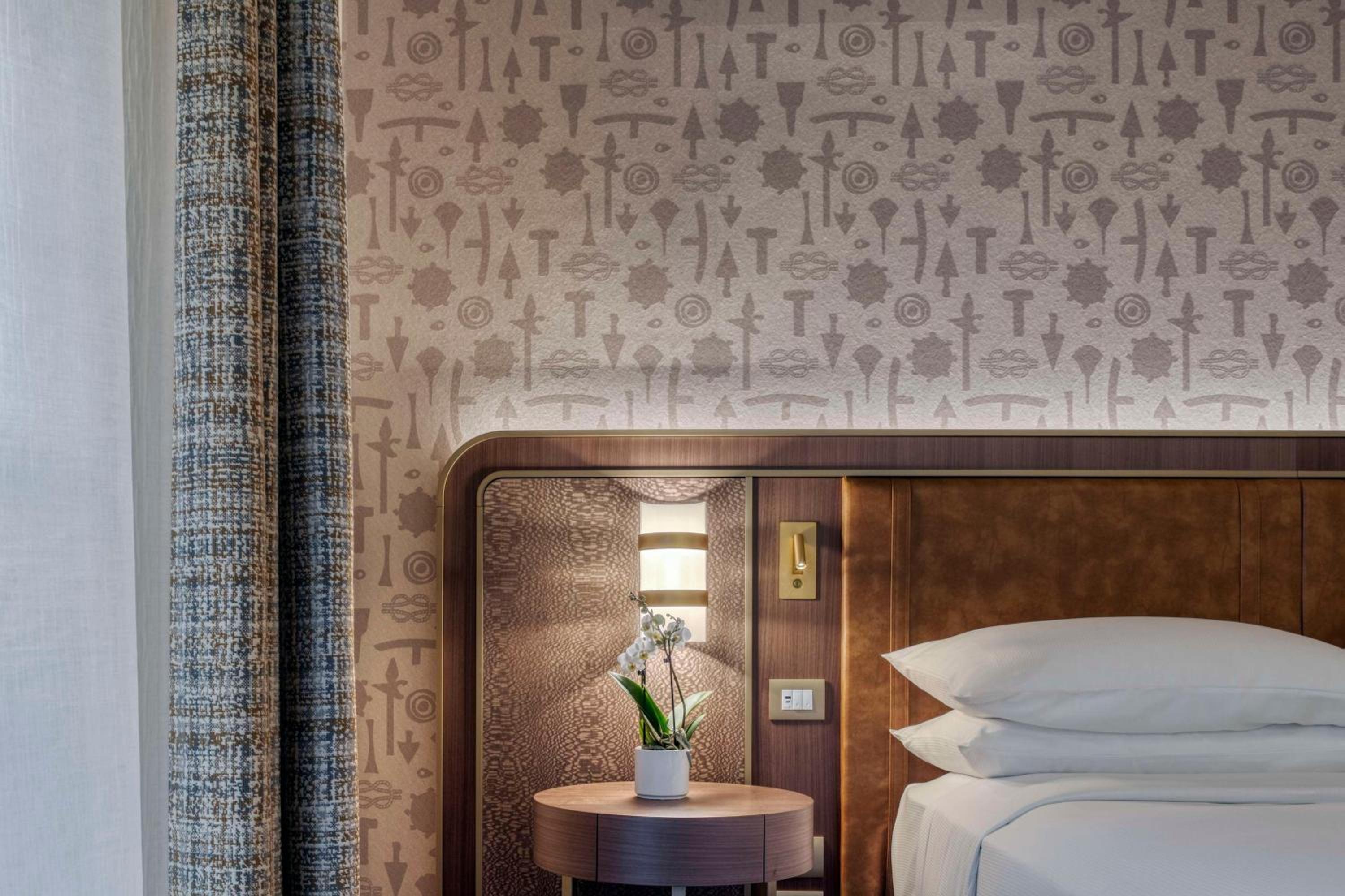 Executive Twin Room thumbnail 5