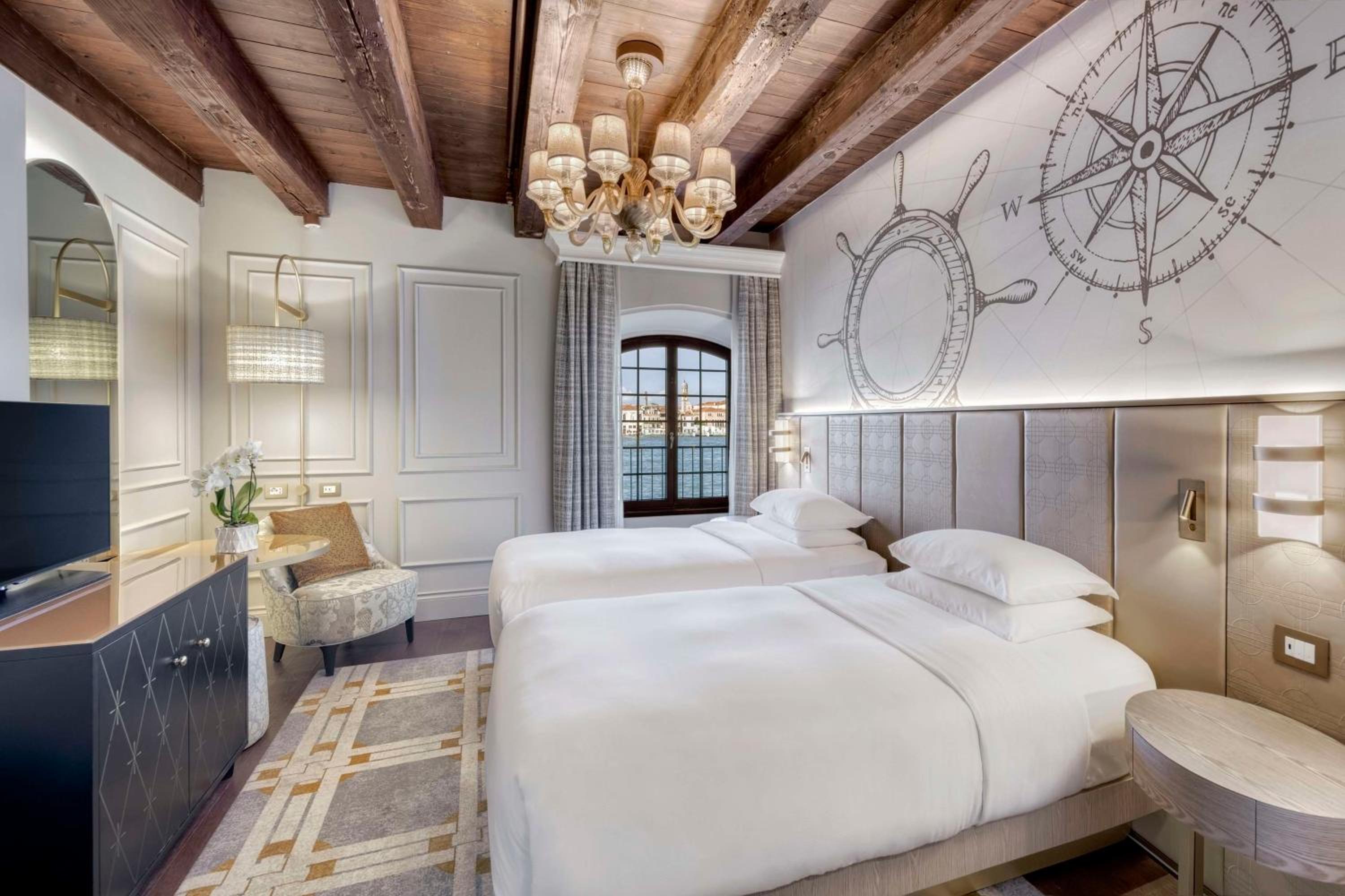 Executive Twin Room with City View