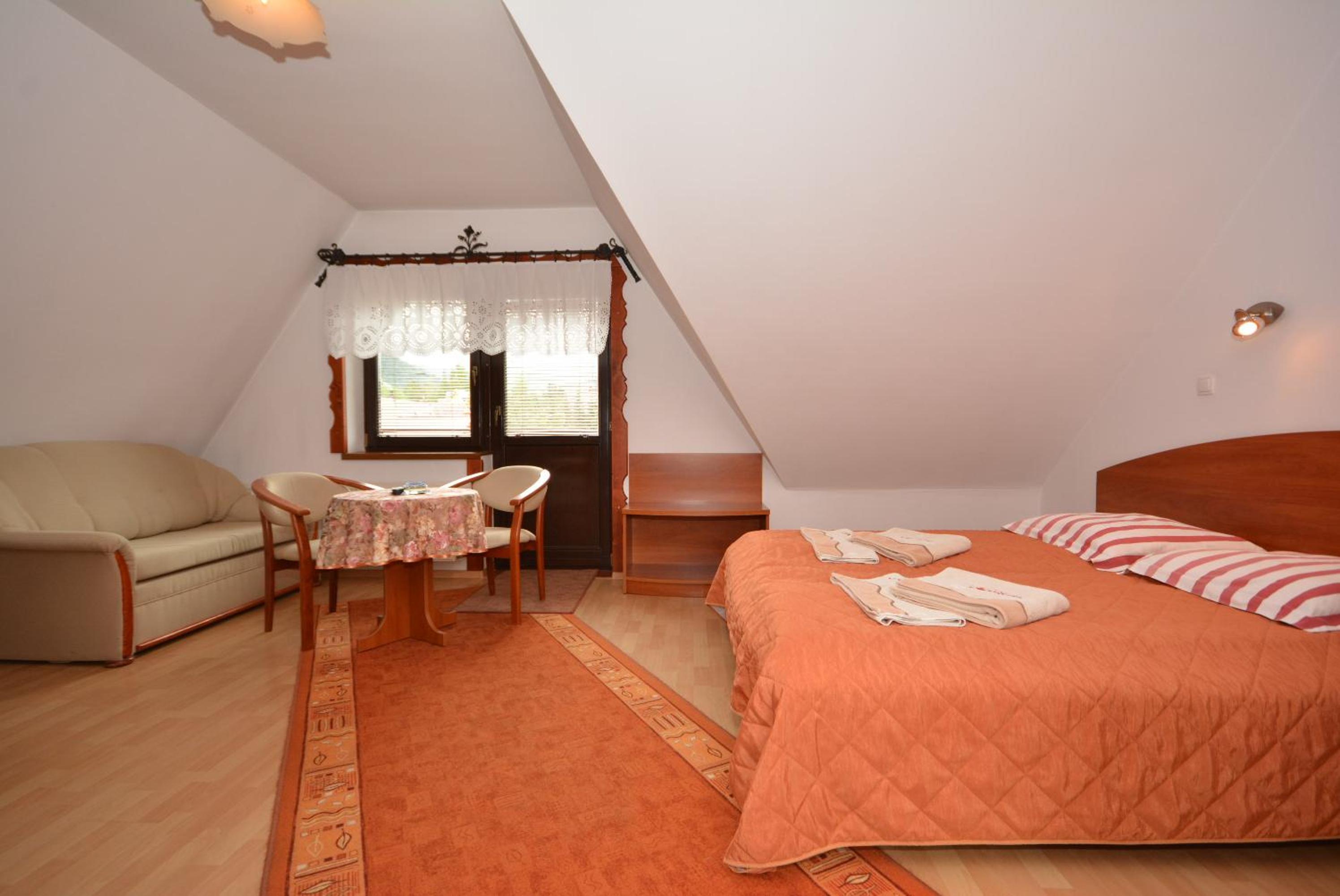 Double or Twin Room - Photo 8