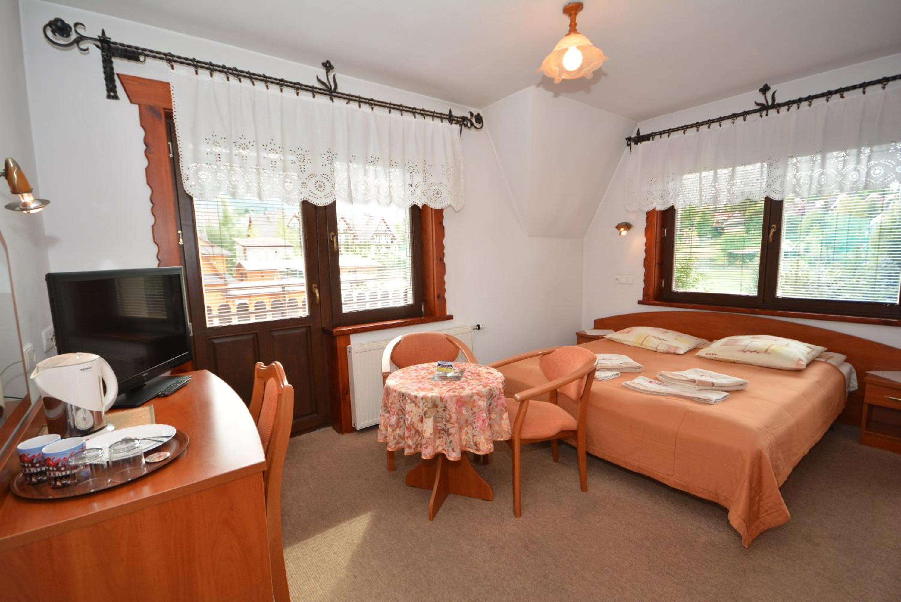 Double or Twin Room - Photo 7
