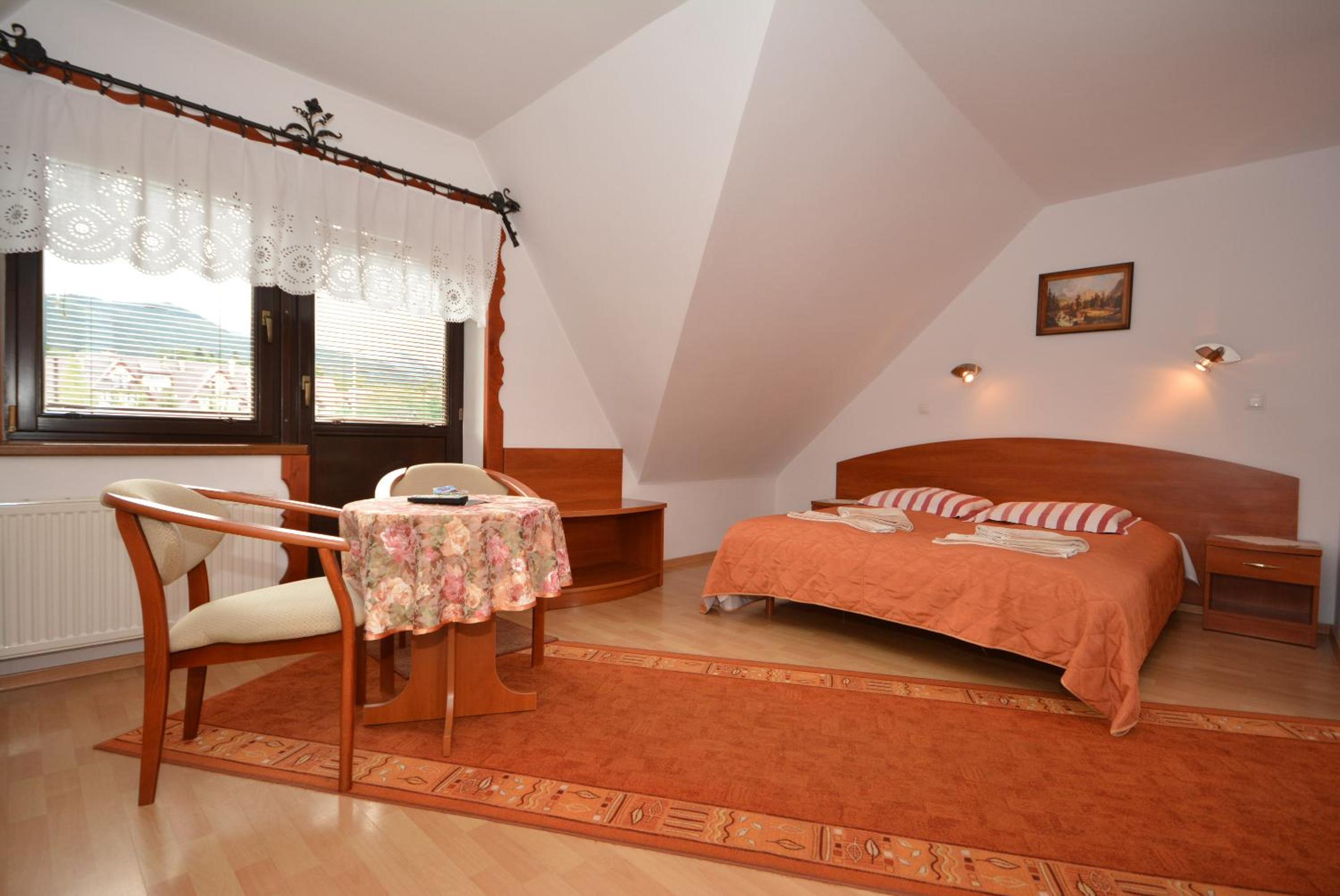Double or Twin Room - Photo 4