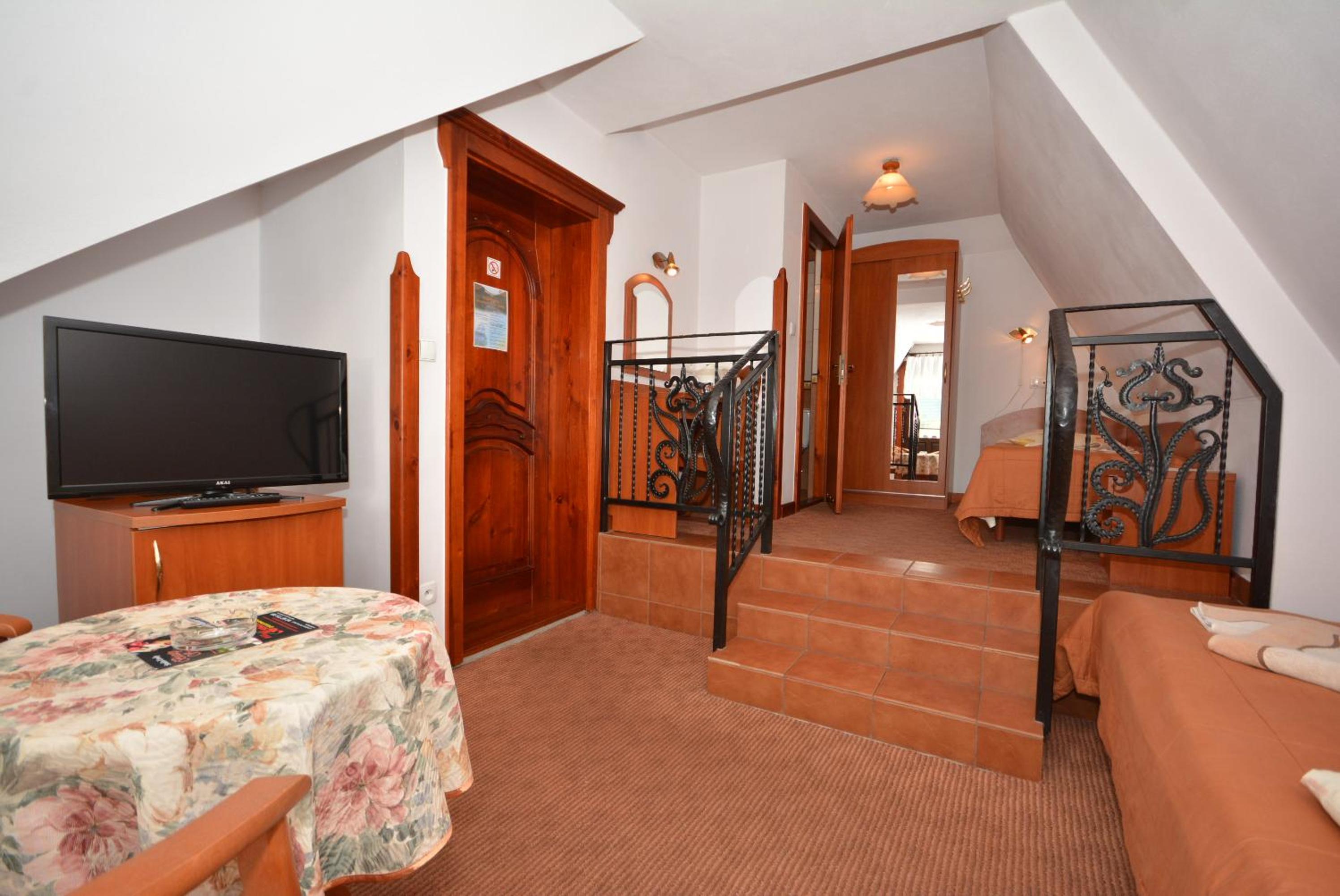 Double or Twin Room - Photo 12