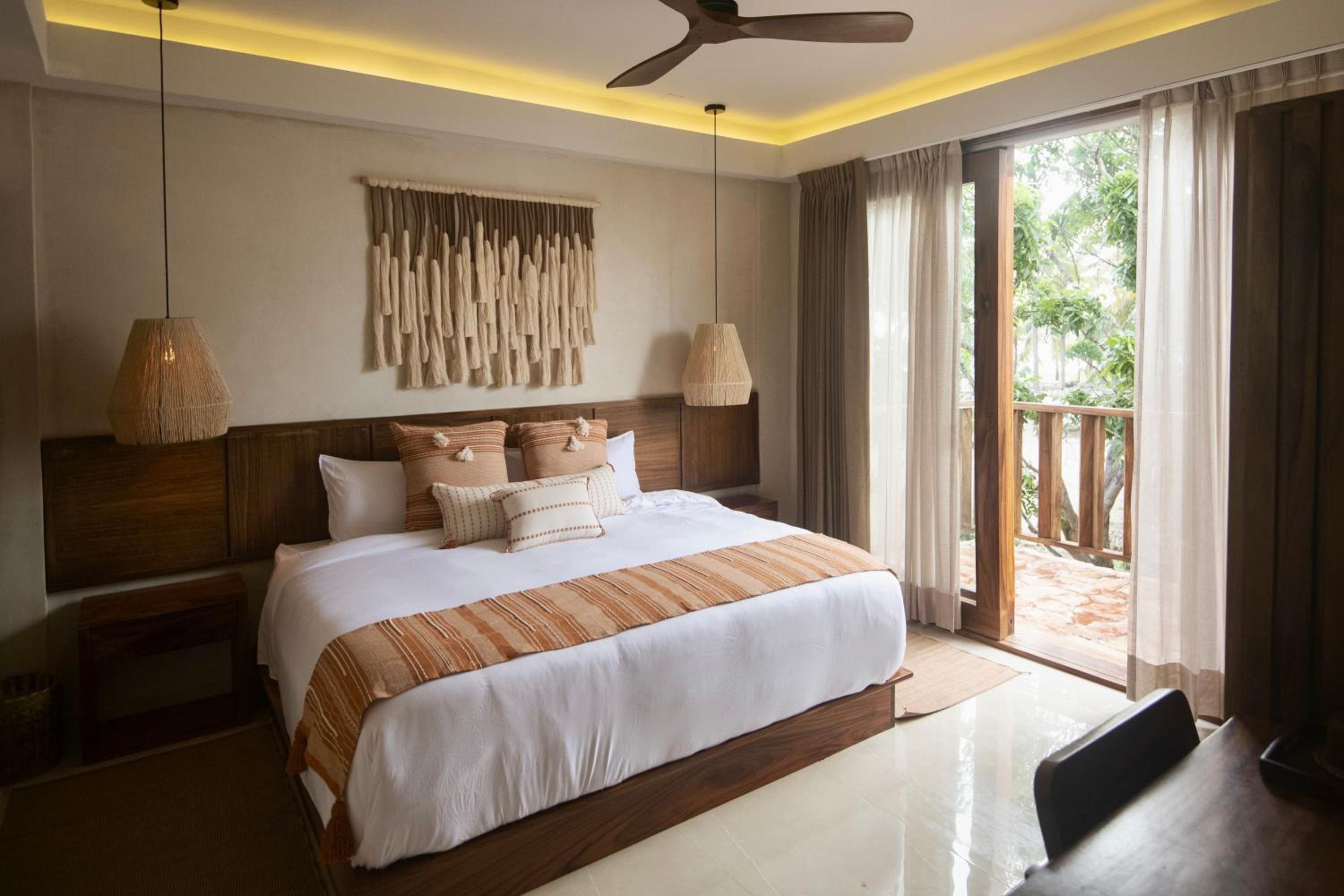 Deluxe Queen Room