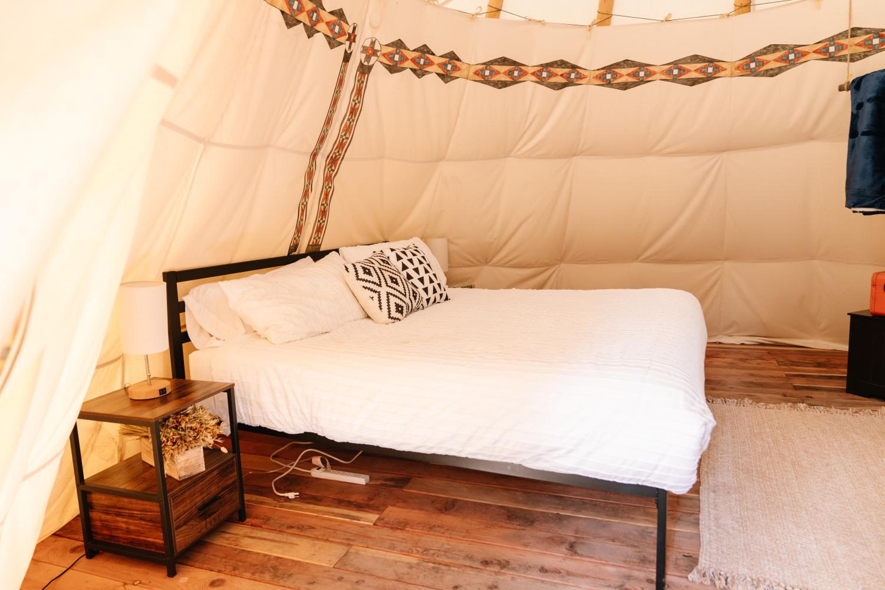 Yellowstone Luxury Tepee - Photo 5