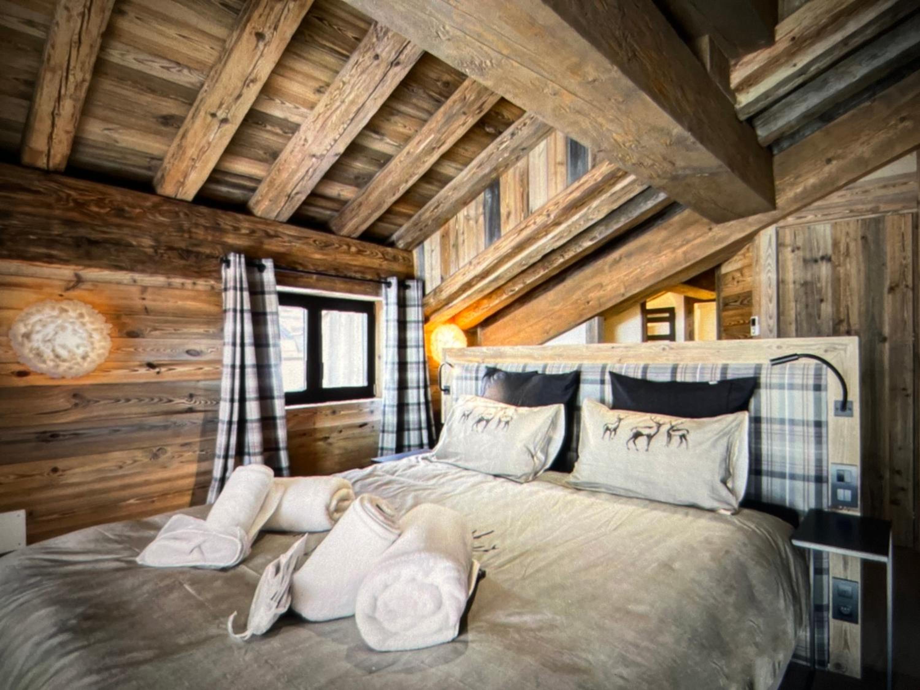 Five-Bedroom House photo 2