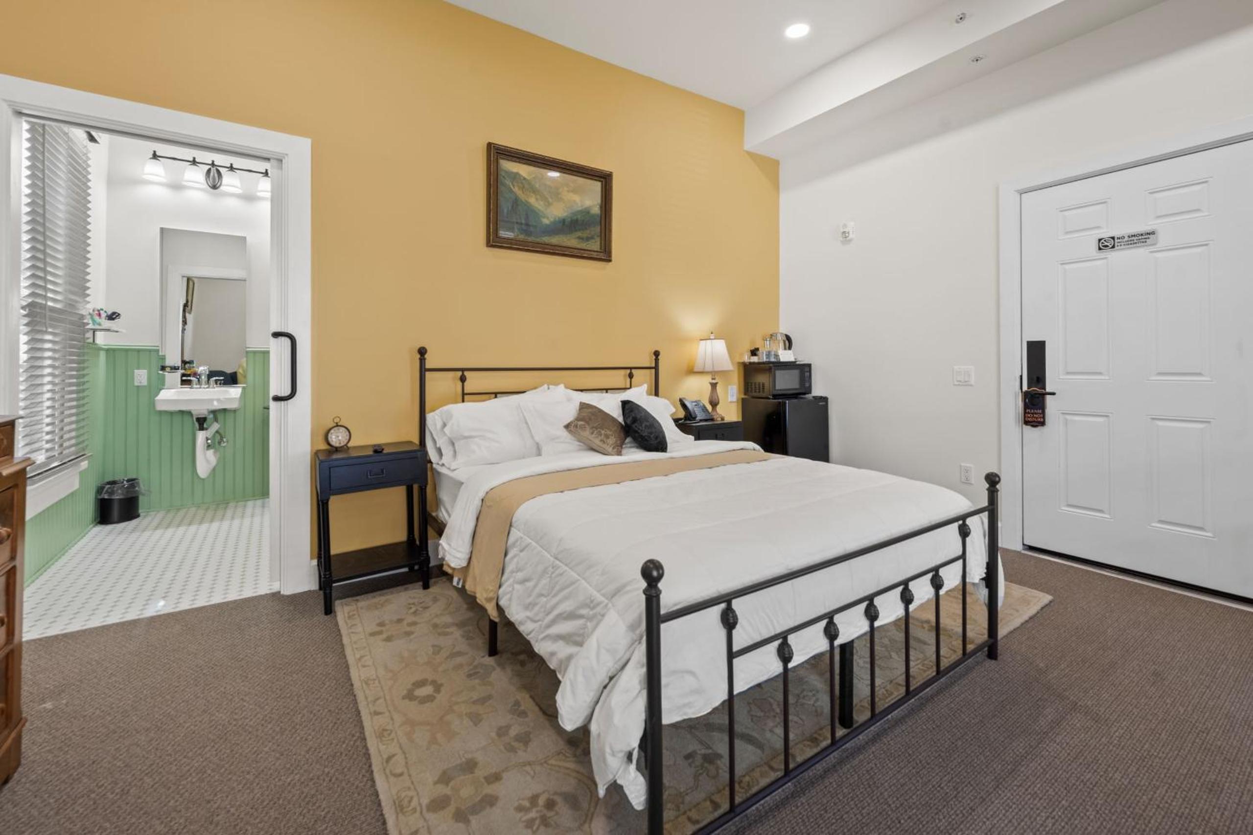 Queen Room - Disability Access