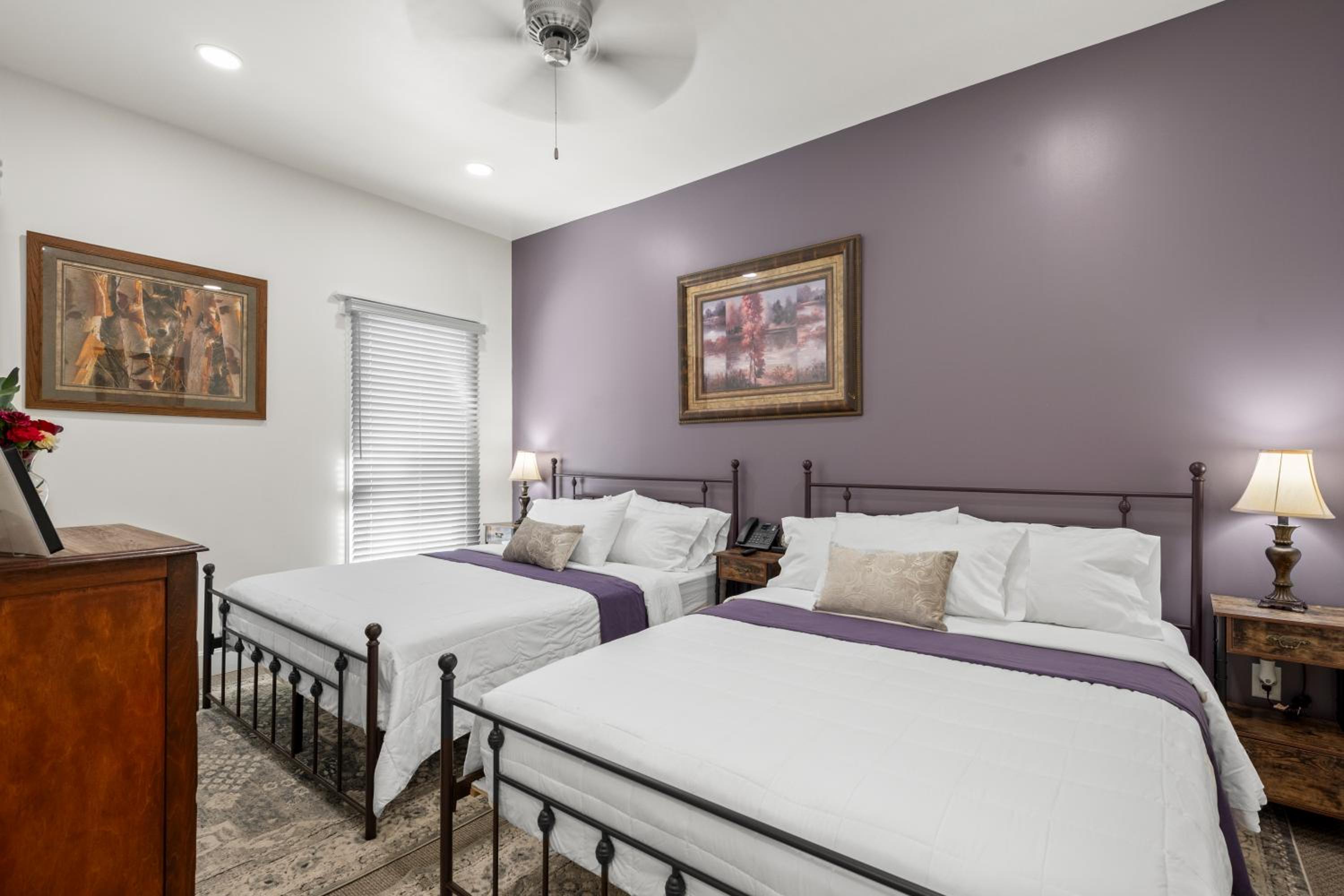 Quadruple Room with Private Bathroom