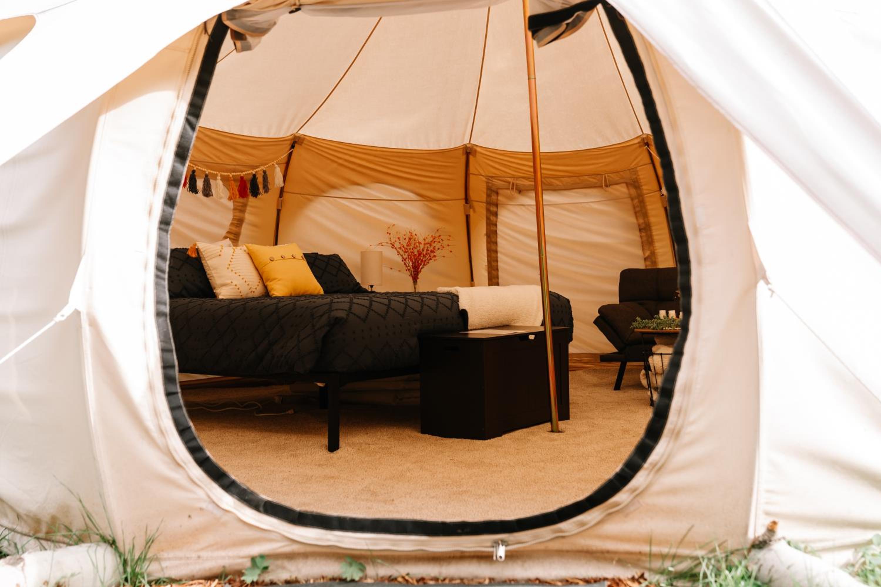 Yellowstone Luxury Couples Tent - Photo 8