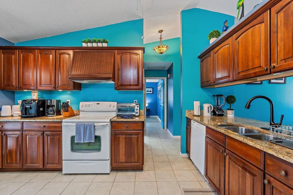 Three-Bedroom House photo 2