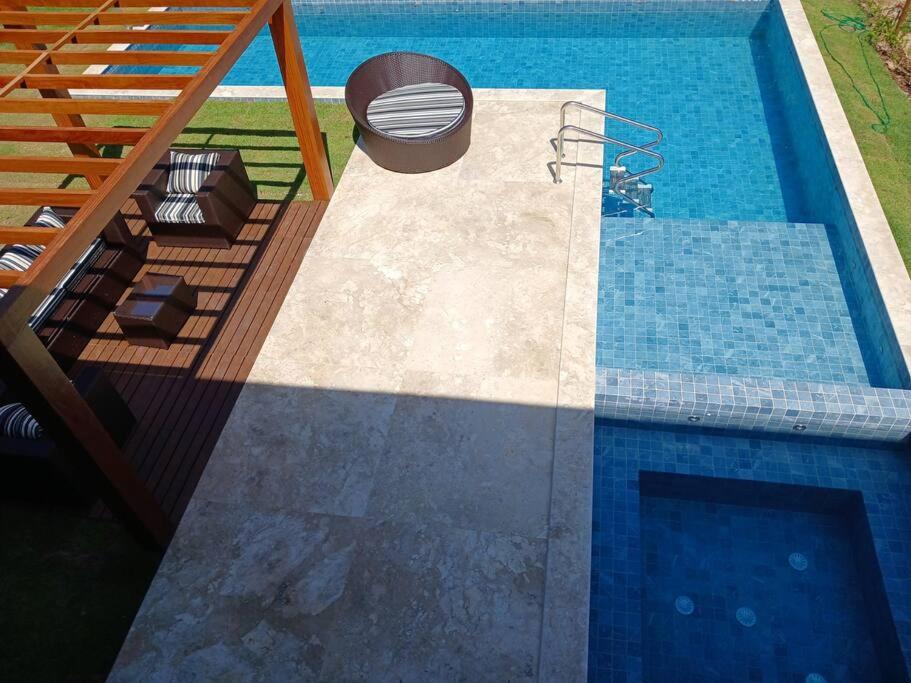 Six-Bedroom House photo 2