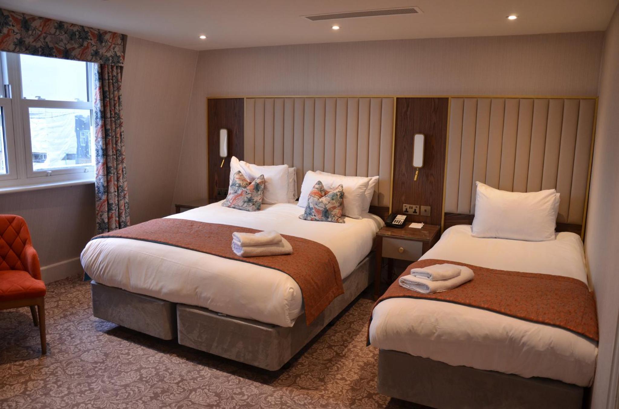 Premium King Room - Photo 3