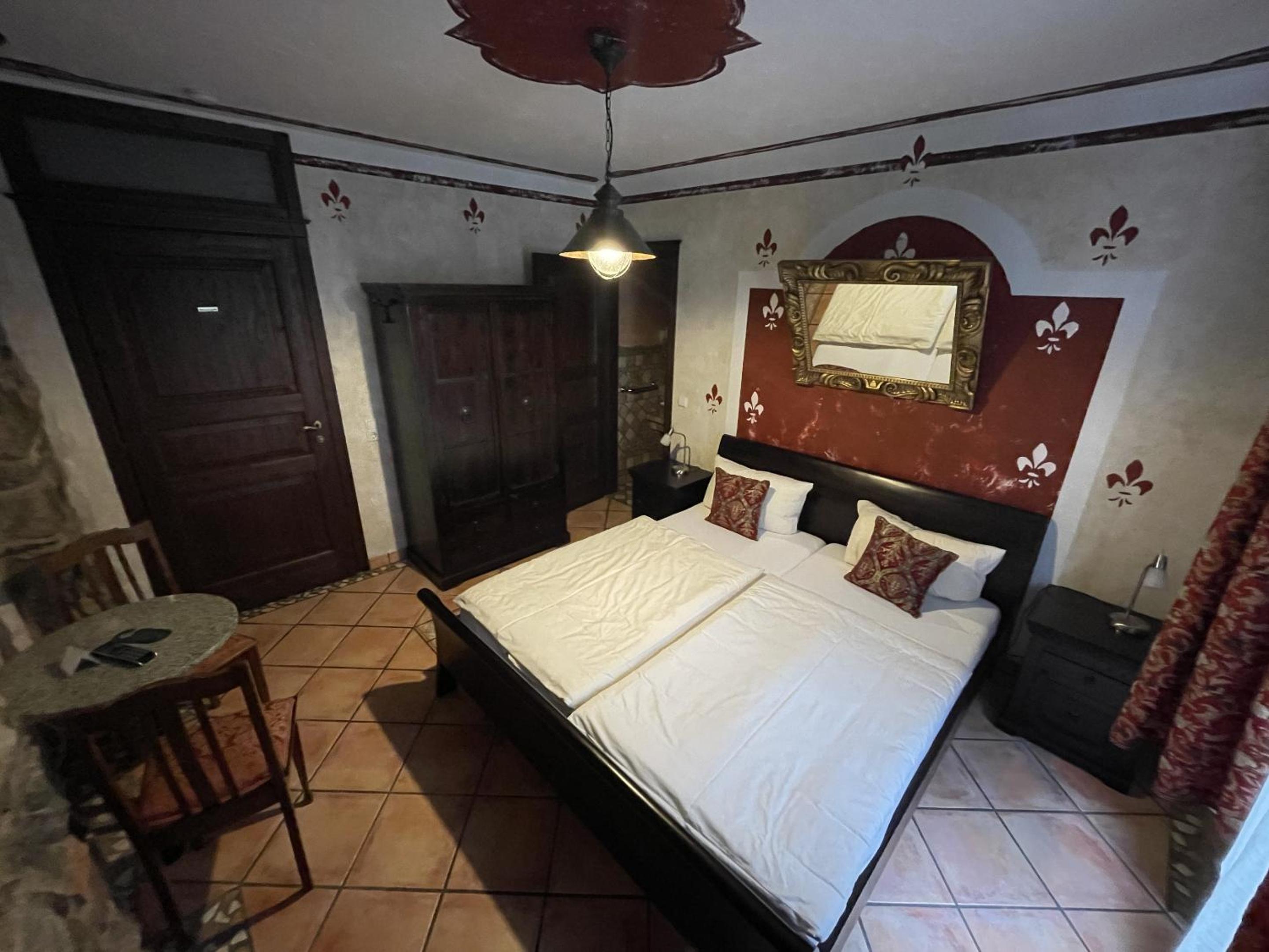 Deluxe Double Room with Shower - Photo 1