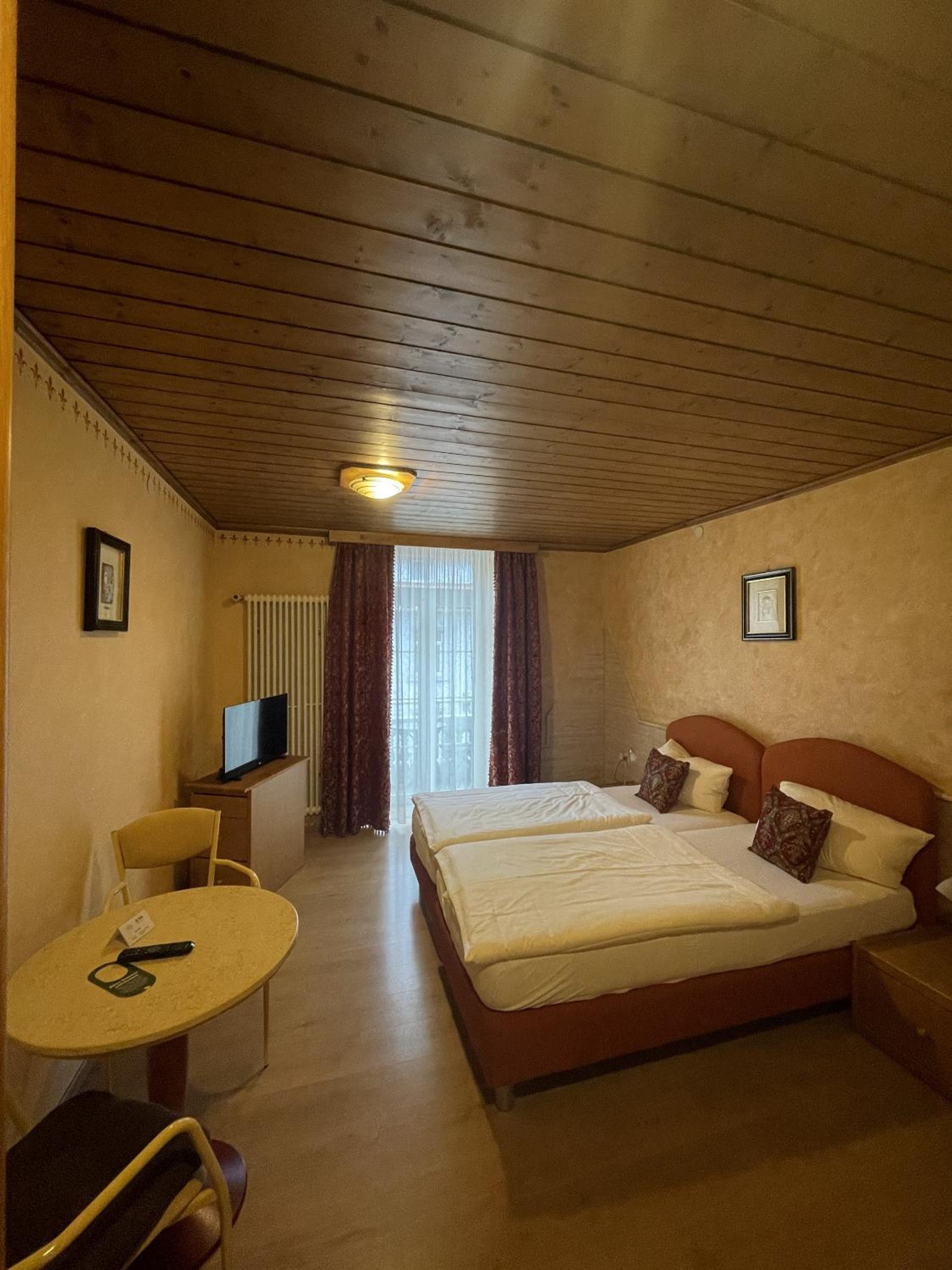Economy Double Room - Photo 10